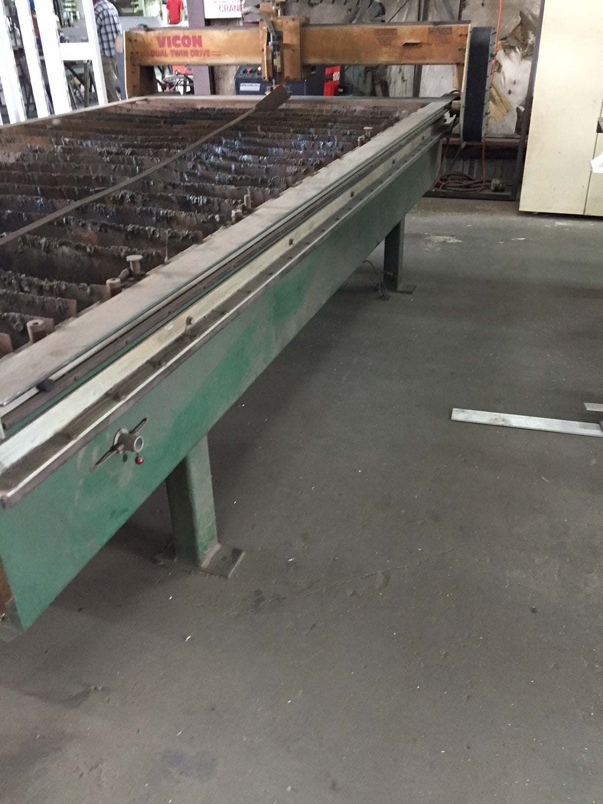 Vicon 8000 Dual Twin Drive 5’ x 10’ Plasma Table, 2000 - With HyperthermMax100 Plasma Cutting System - Image 3