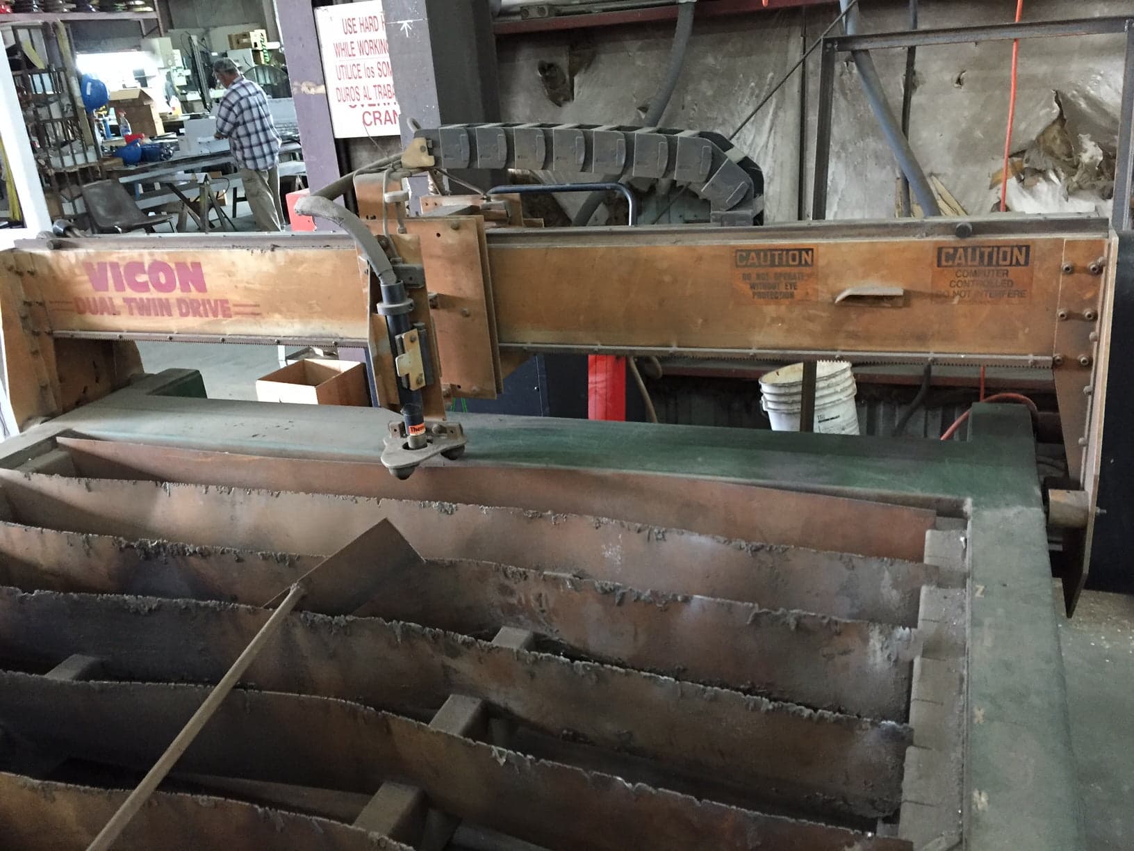 Vicon 8000 Dual Twin Drive 5’ x 10’ Plasma Table, 2000 - With HyperthermMax100 Plasma Cutting System - Image 6