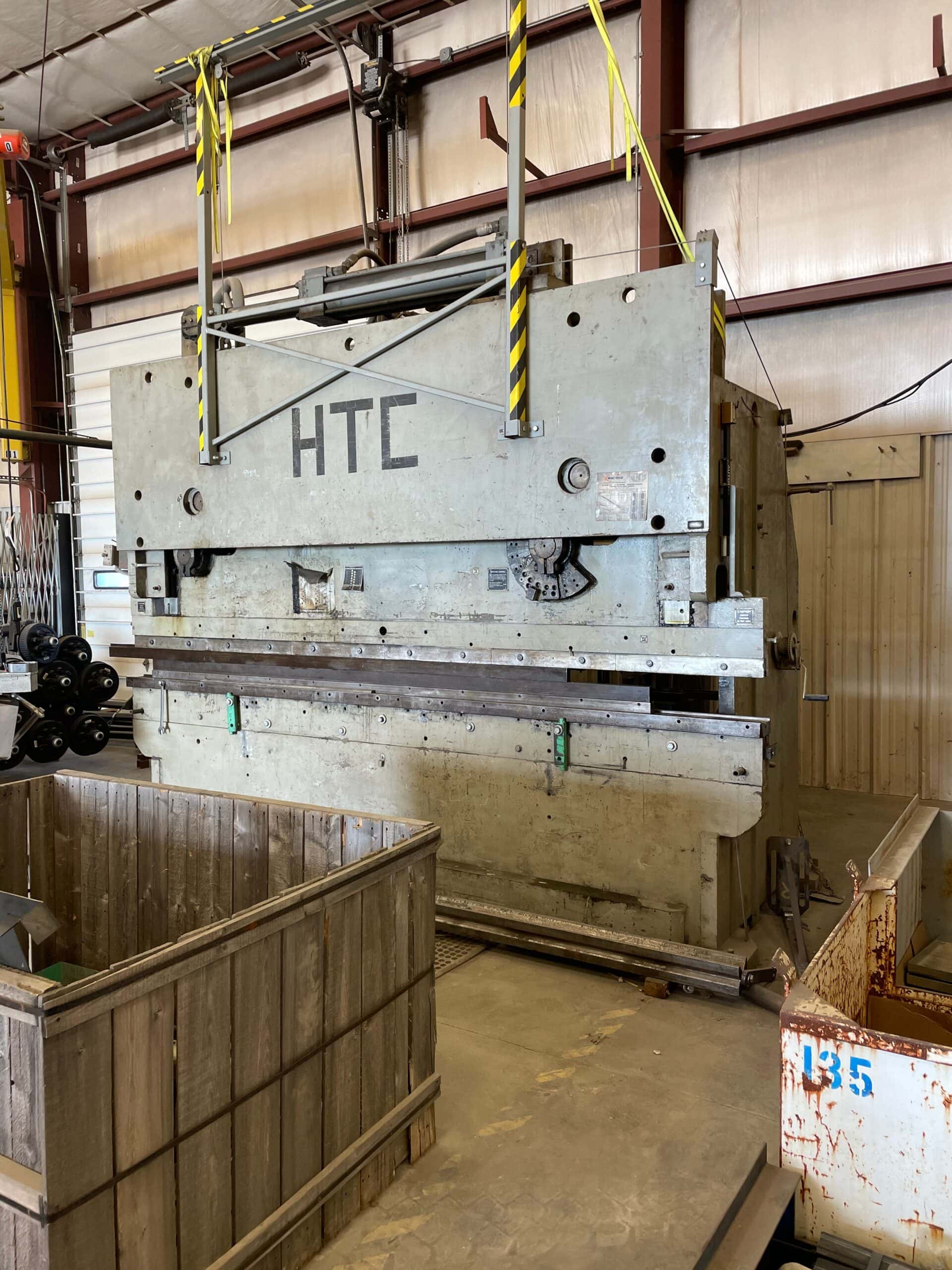 200 Ton X 12' HTC 200-12 PB CNC Press Brake - Video, Under Power - Image 2