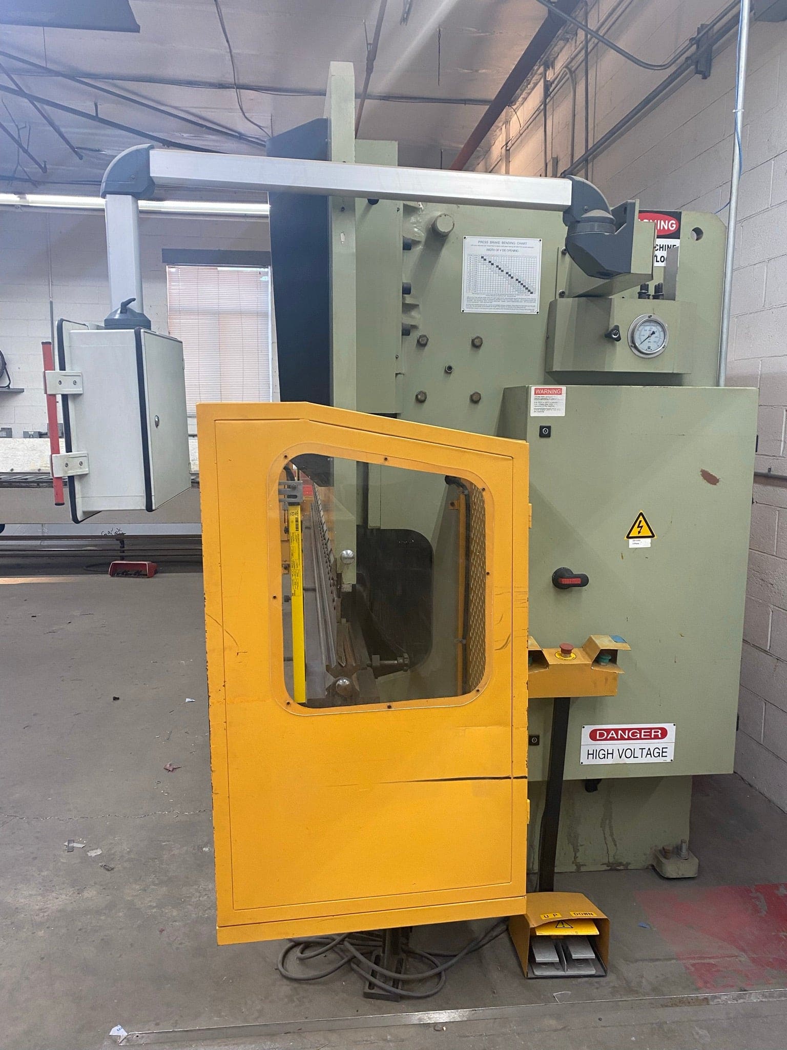 155 Ton X 13' US Industrial Machinery US 15513 CNC Press Brake, 2013 - Video Available W/ Tooling - Image 5