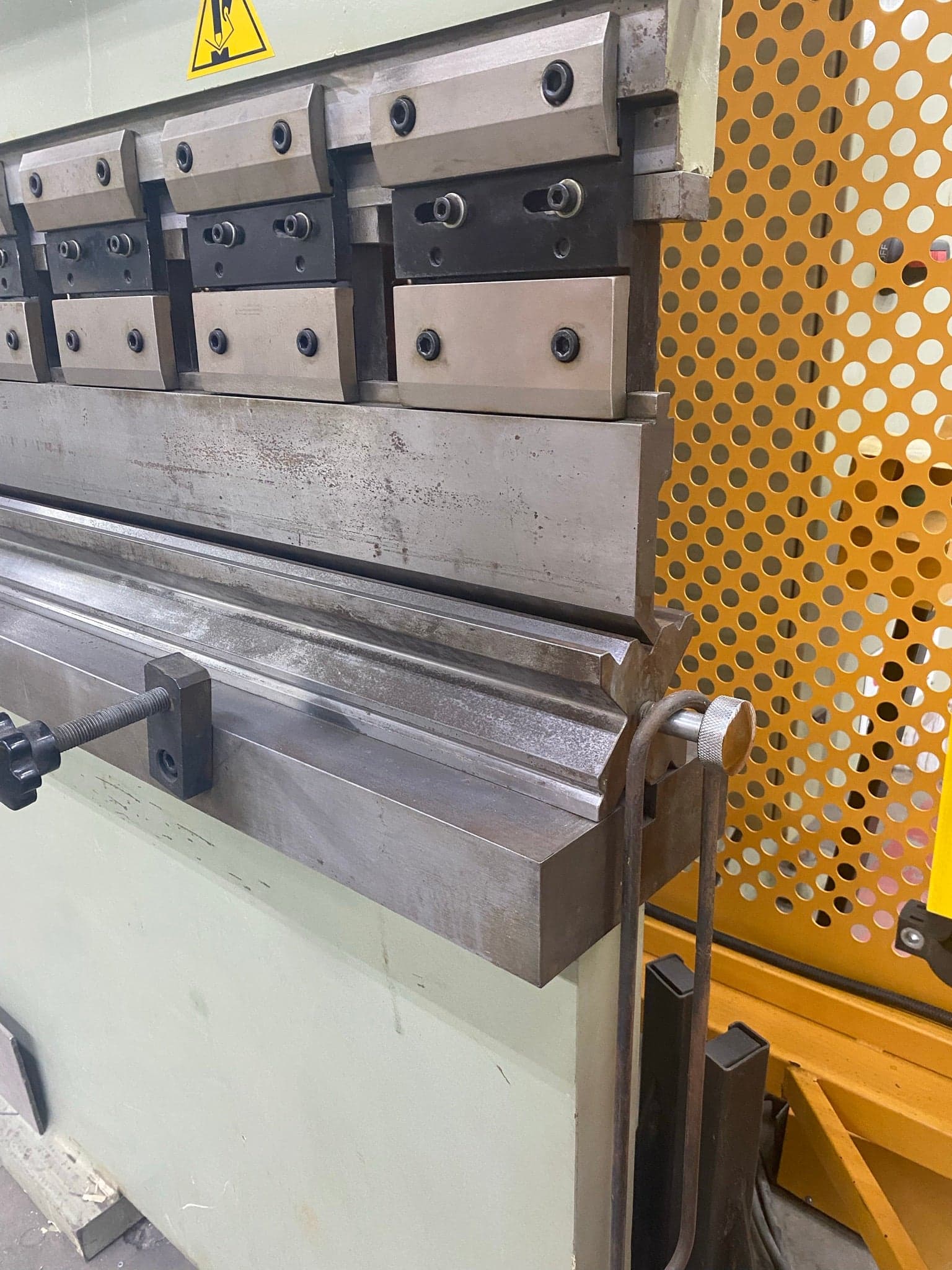 155 Ton X 13' US Industrial Machinery US 15513 CNC Press Brake, 2013 - Video Available W/ Tooling - Image 4