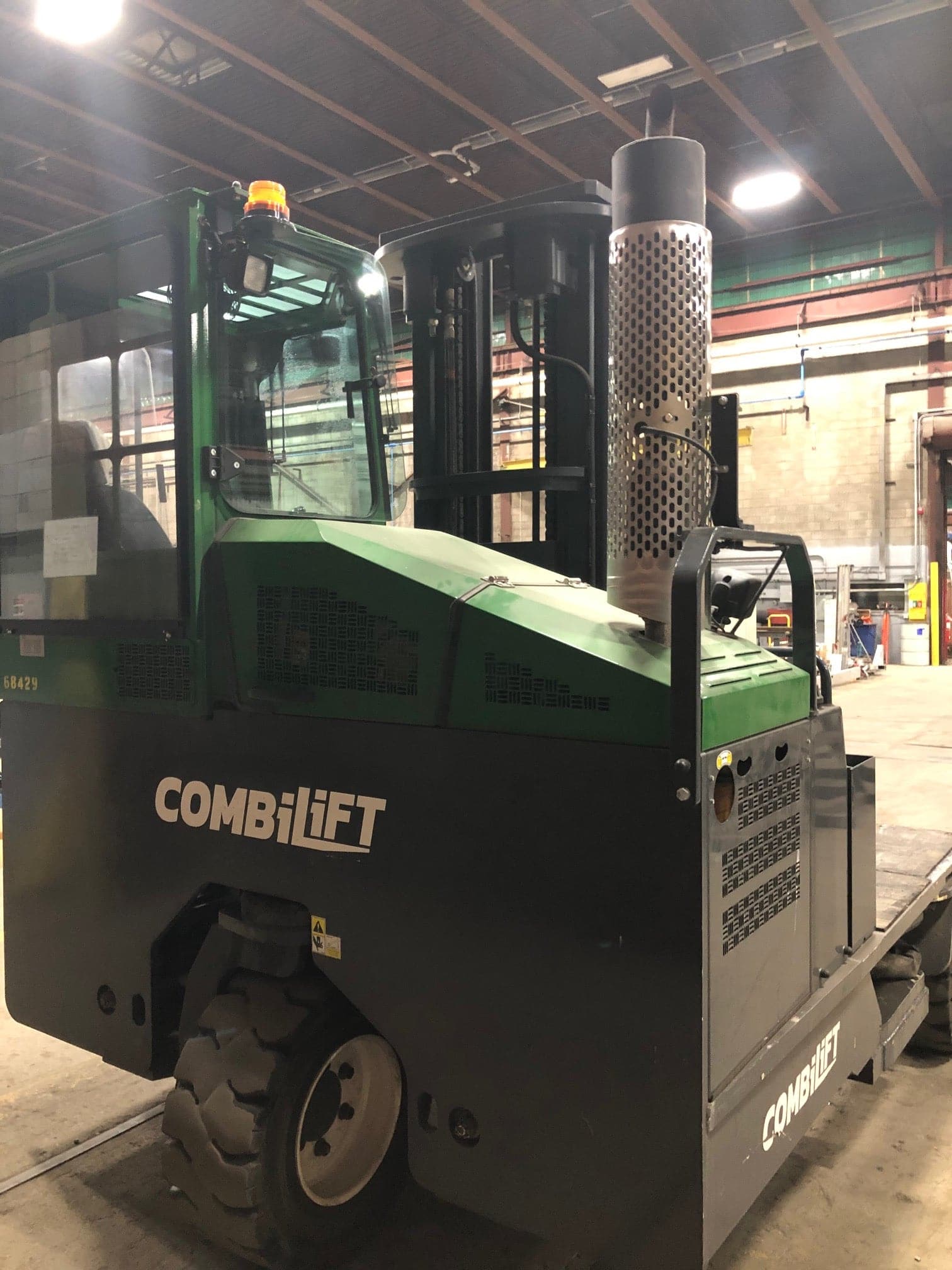 Combilift C10000 XL Forklift, 2018 - Delivered in 2019, Low Hours Propane - Image 3