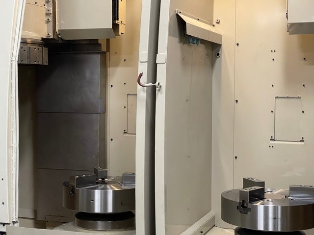 Okuma Howa 2SP-V80 Vertical Turret Lathe, (Rebuilt 2021) - Fanuc 18T, 24" Samchully Chucks (2), Chip Conveyors (2) - Image 3