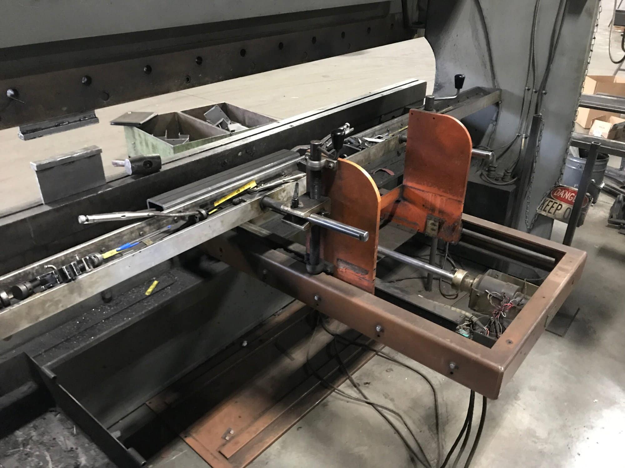 90 Ton x 10' Cincinnati 50B Mechanical Press Brake, 2 Axis Programmable Backgauge - Image 3