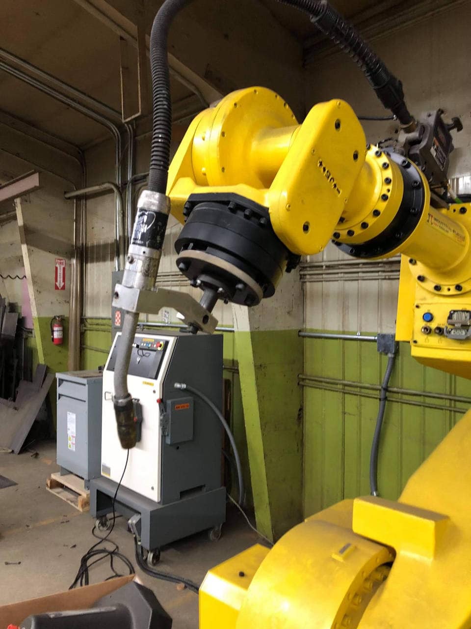 Fanuc R2000iA 200f Robot, 2003- 6 axes, Lincoln Electric Power Wave, Transformer - Image 3