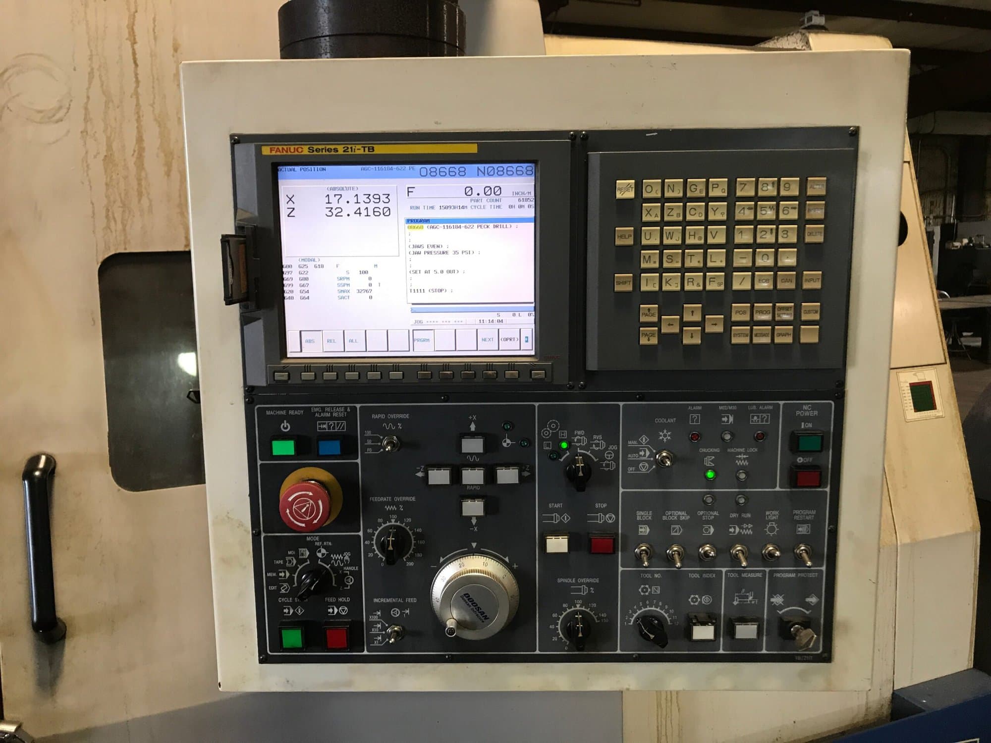 Doosan Puma 400C CNC Lathe, 2007 - Tailstock, Chip Conveyor - Image 6