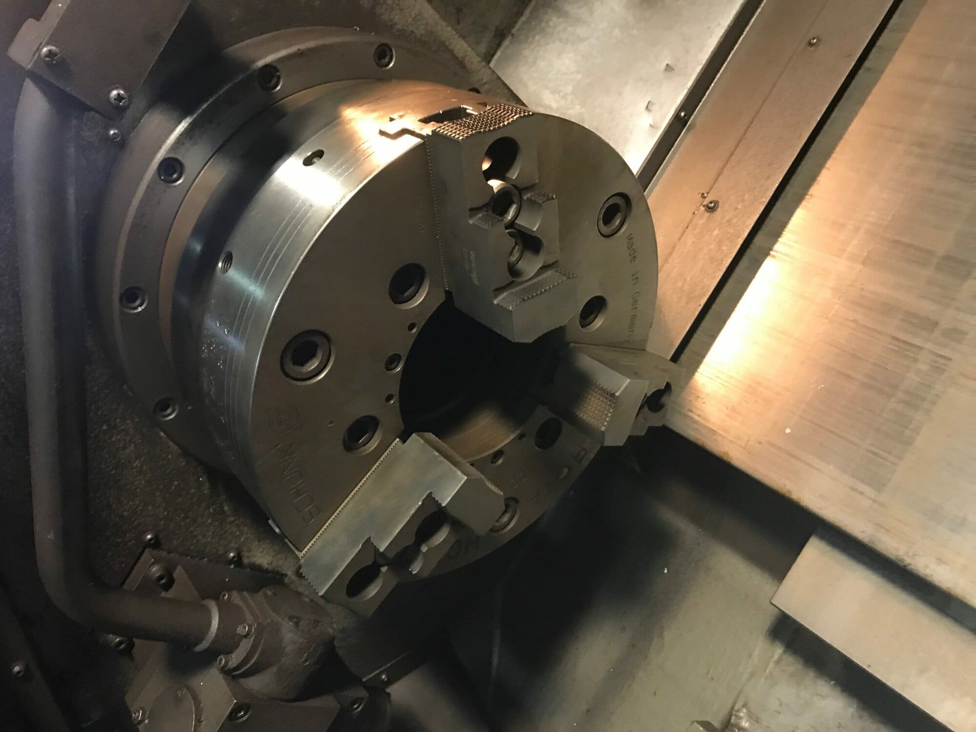 Doosan Puma 400C CNC Lathe, 2007 - Tailstock, Chip Conveyor - Image 11