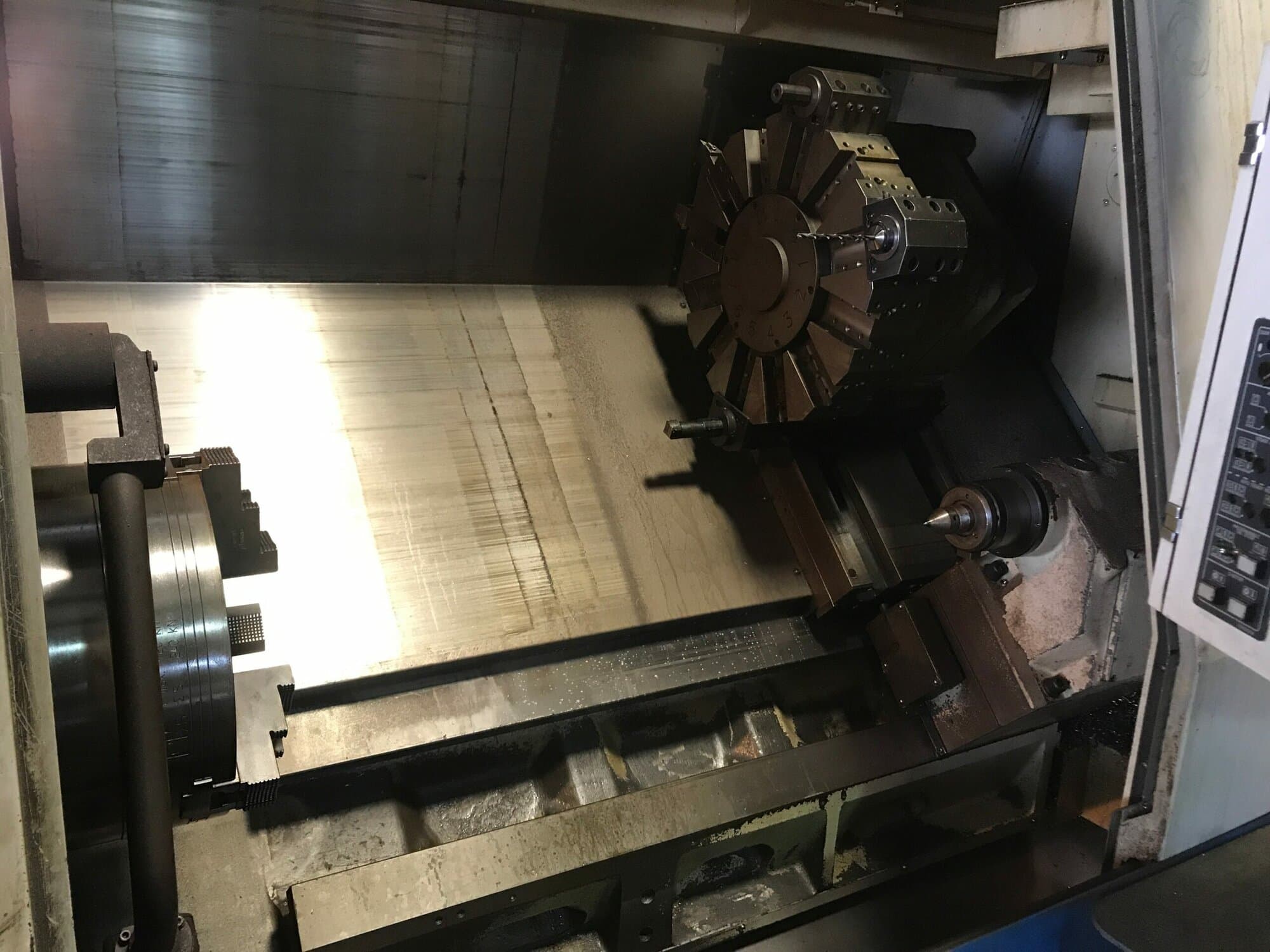 Doosan Puma 400C CNC Lathe, 2007 - Tailstock, Chip Conveyor - Image 9