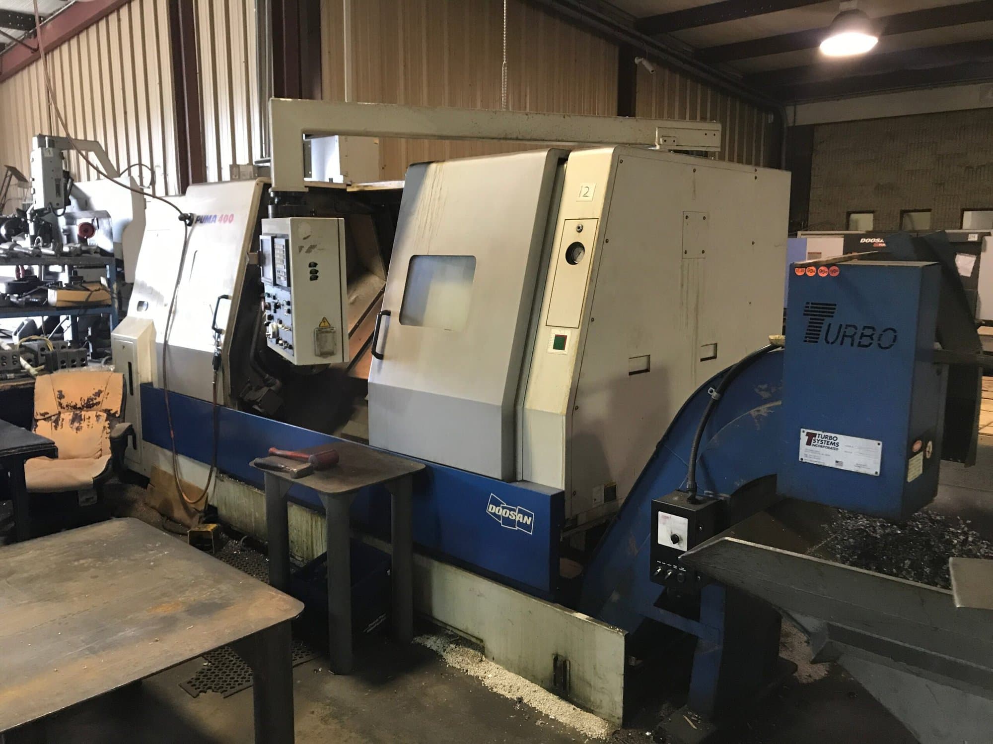 Doosan Puma 400C CNC Lathe, 2007 - Tailstock, Chip Conveyor - Image 4
