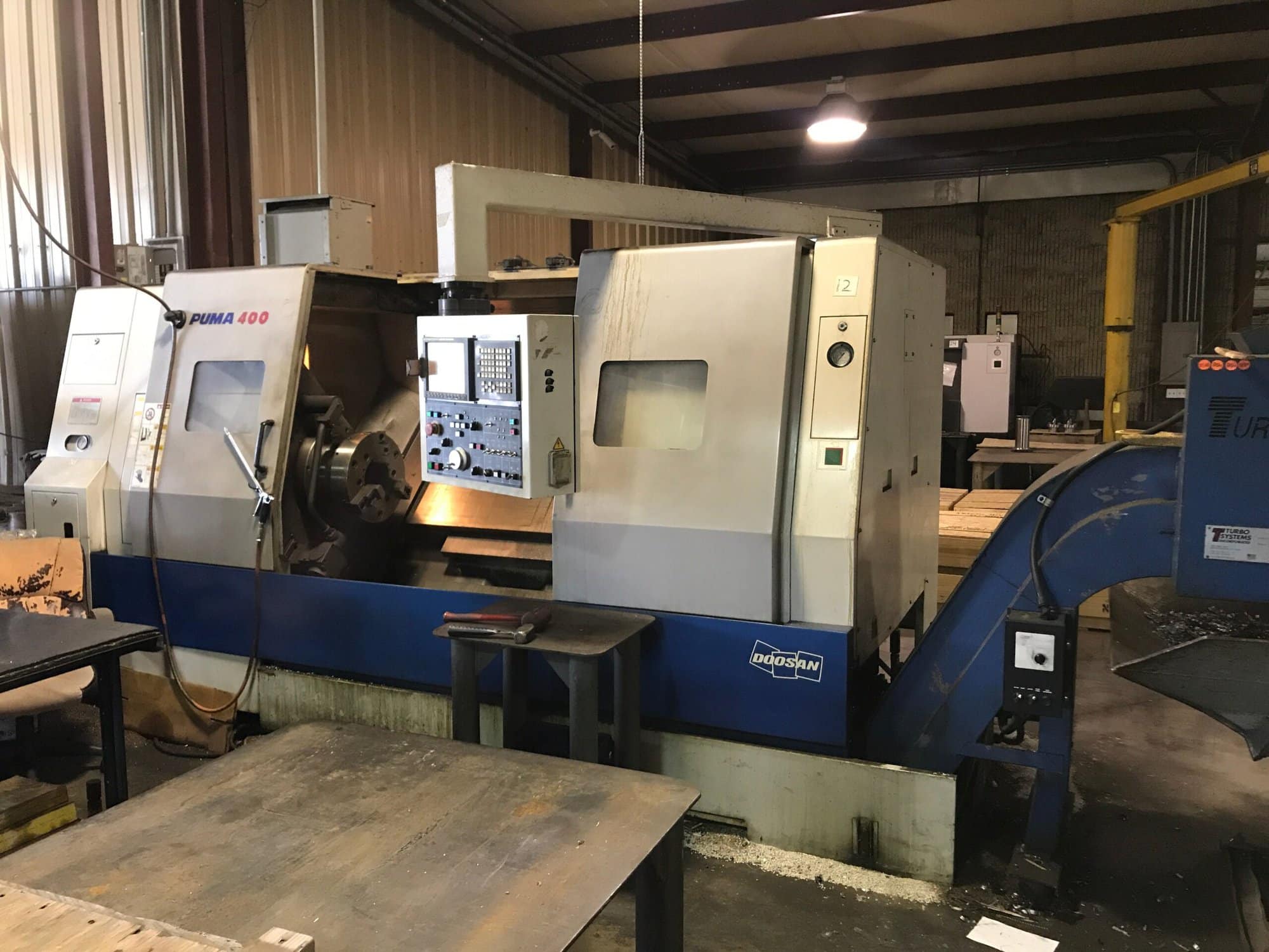 Doosan Puma 400C CNC Lathe, 2007 - Tailstock, Chip Conveyor - Image 2