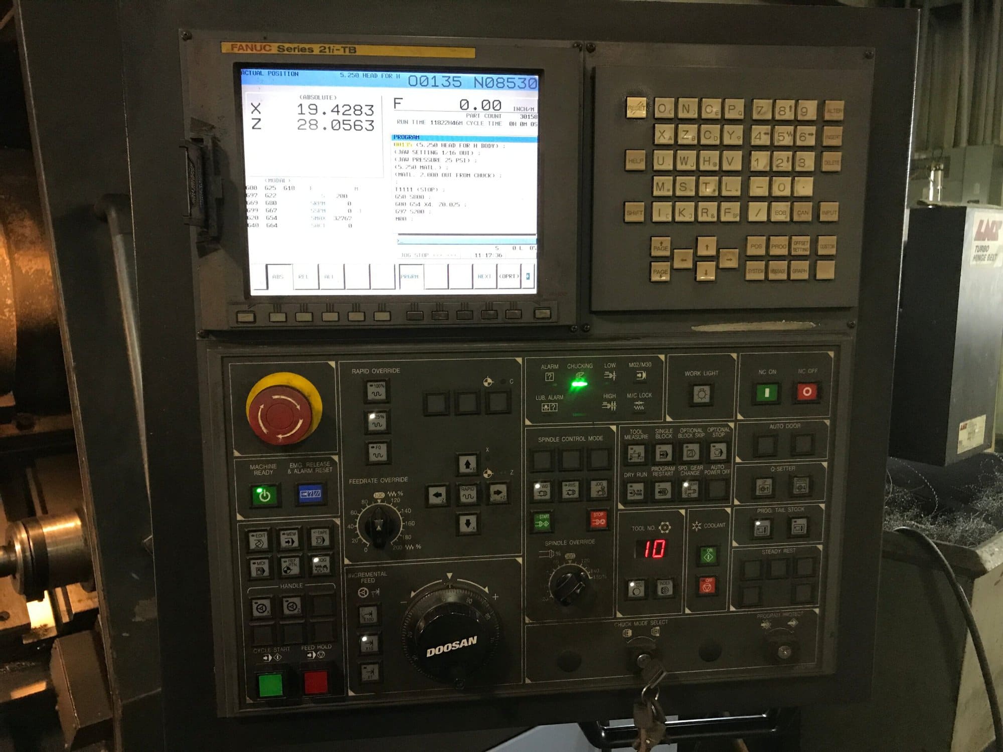 Doosan Puma 400C CNC Lathe, 2009 - Tailstock, Chip Conveyor, 15.75" Chuck - Image 2