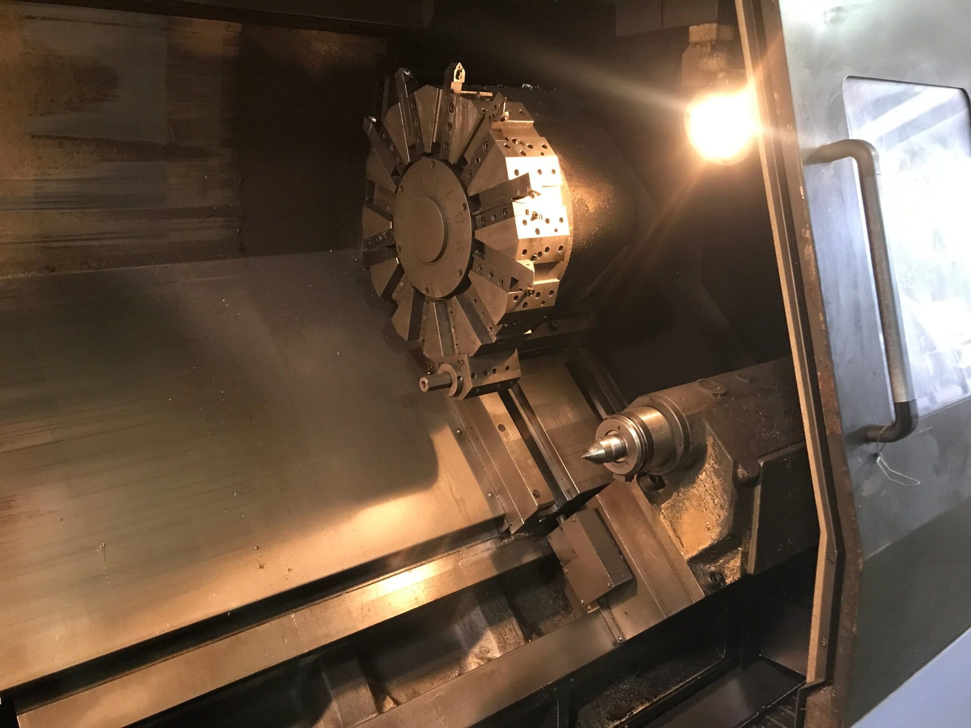 Doosan Puma 400C CNC Lathe, 2009 - Tailstock, Chip Conveyor, 15.75" Chuck - Image 4