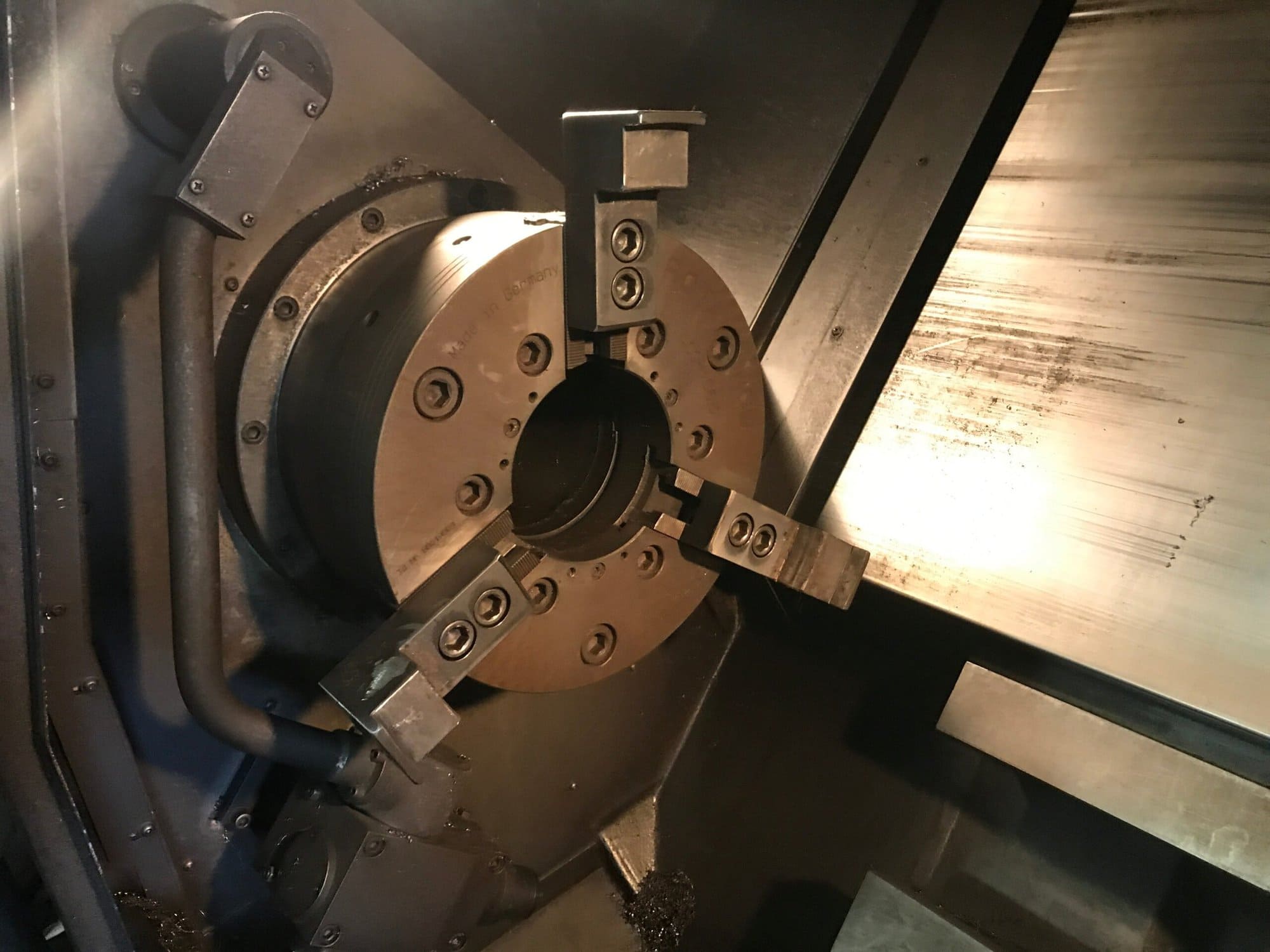 Doosan Puma 400C CNC Lathe, 2009 - Tailstock, Chip Conveyor, 15.75" Chuck - Image 5