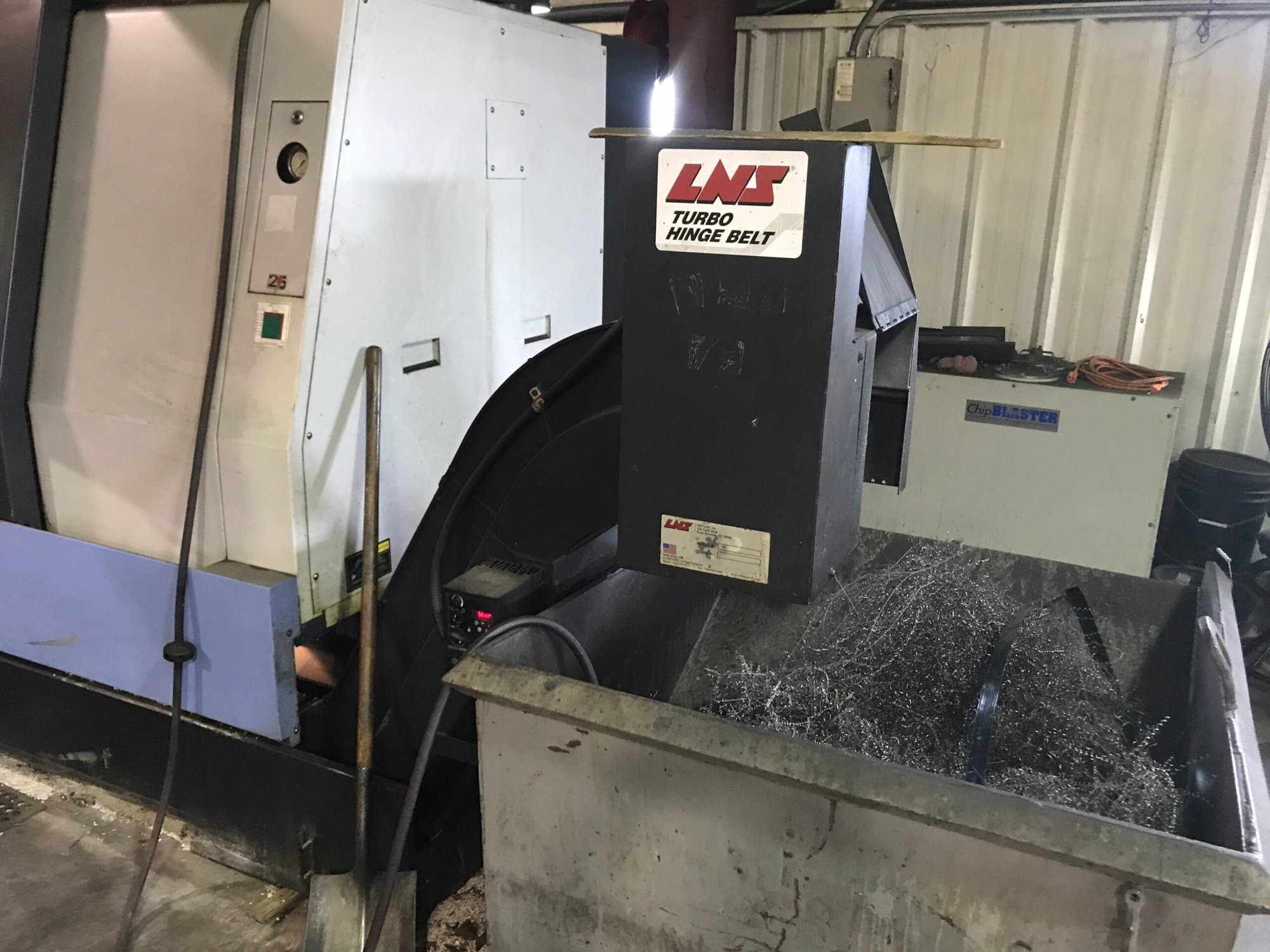 Doosan Puma 400C CNC Lathe, 2009 - Tailstock, Chip Conveyor, 15.75" Chuck - Image 7