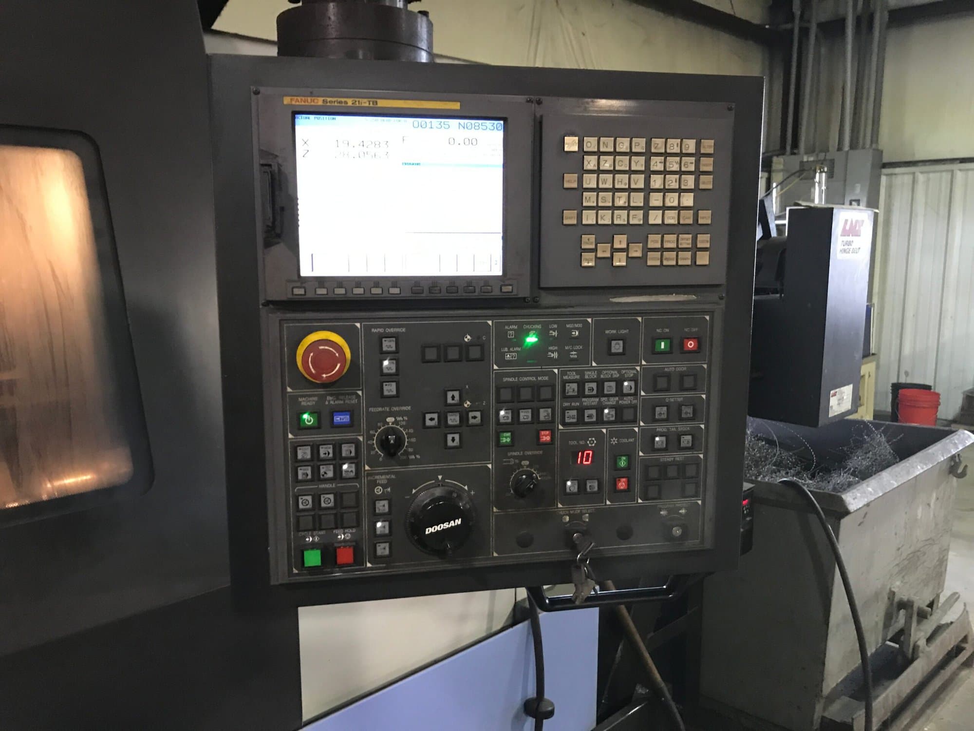 Doosan Puma 400C CNC Lathe, 2009 - Tailstock, Chip Conveyor, 15.75" Chuck - Image 9
