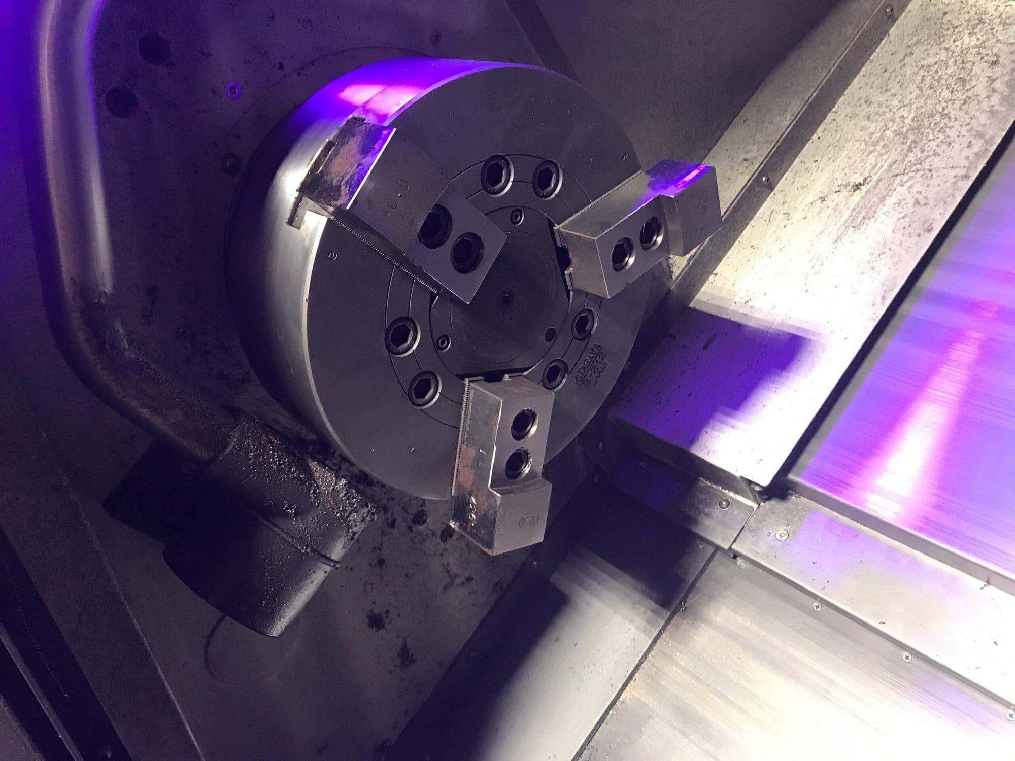 Doosan Puma 2600 CNC Lathe, 2013 - Tailstock, Chip Conveyor, Tool Setter - Image 11