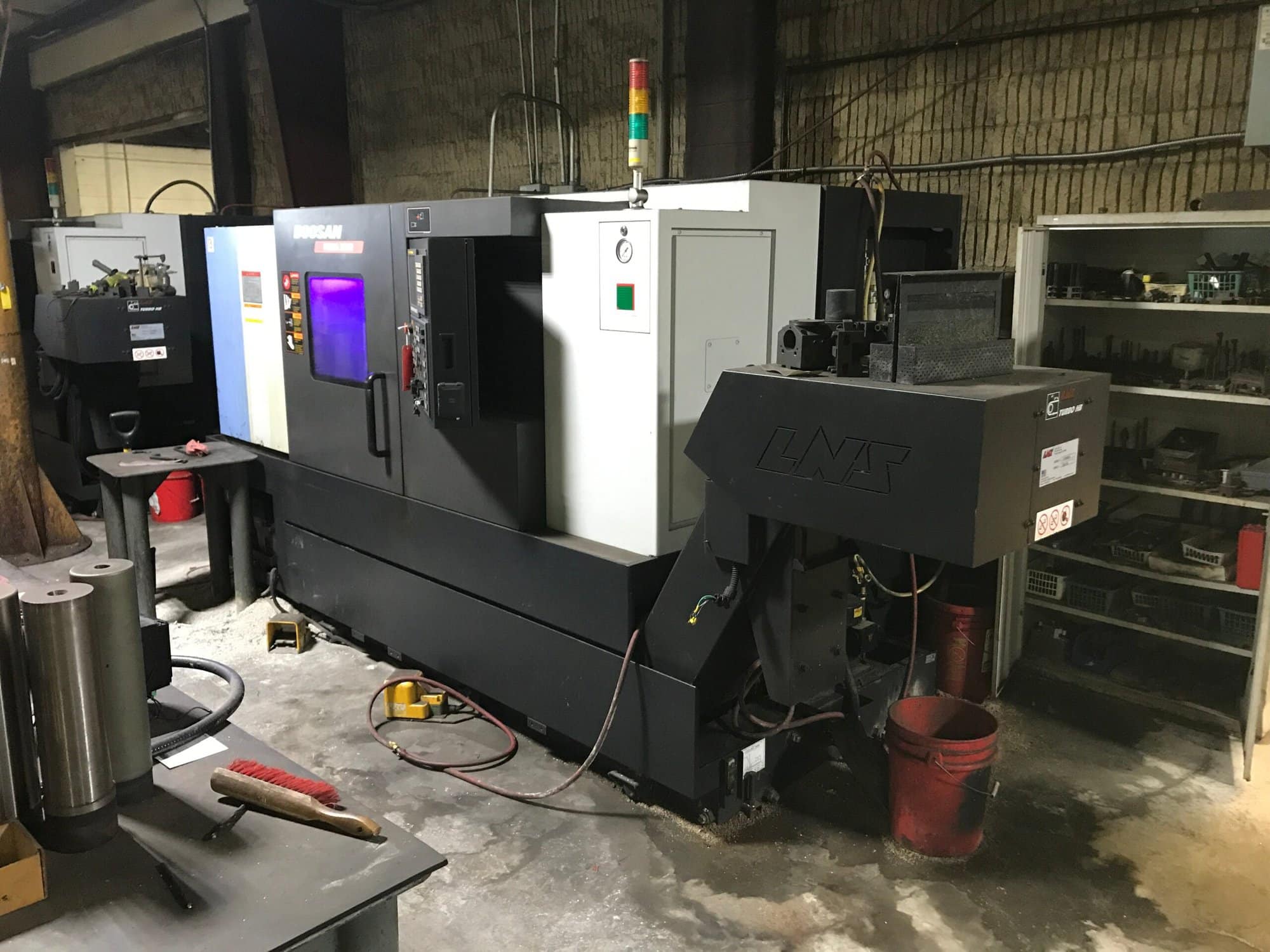 Doosan Puma 2600 CNC Lathe, 2013 - Tailstock, Chip Conveyor, Tool Setter - Image 3