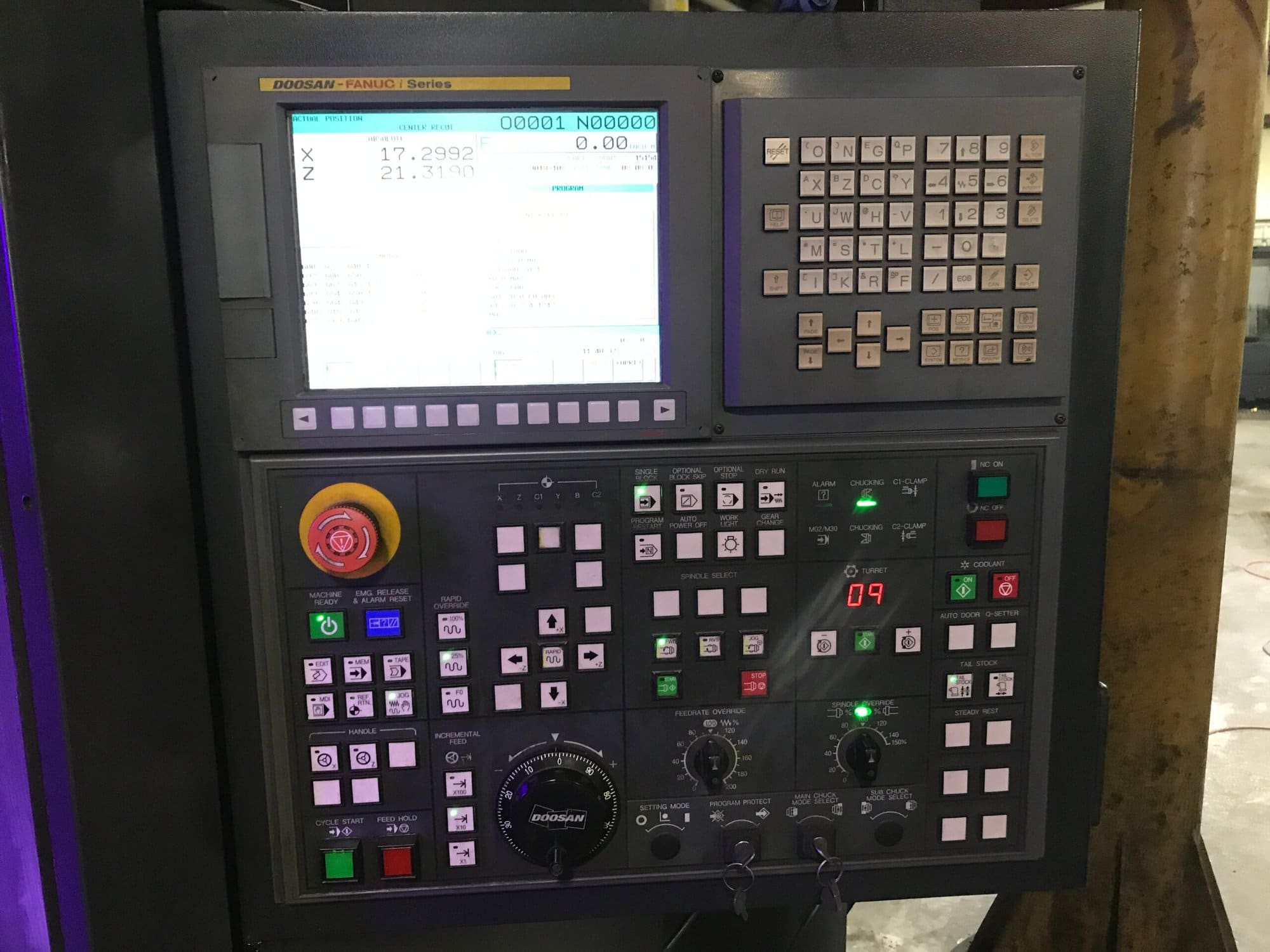 Doosan Puma 2600 CNC Lathe, 2013 - Tailstock, Chip Conveyor - Image 2