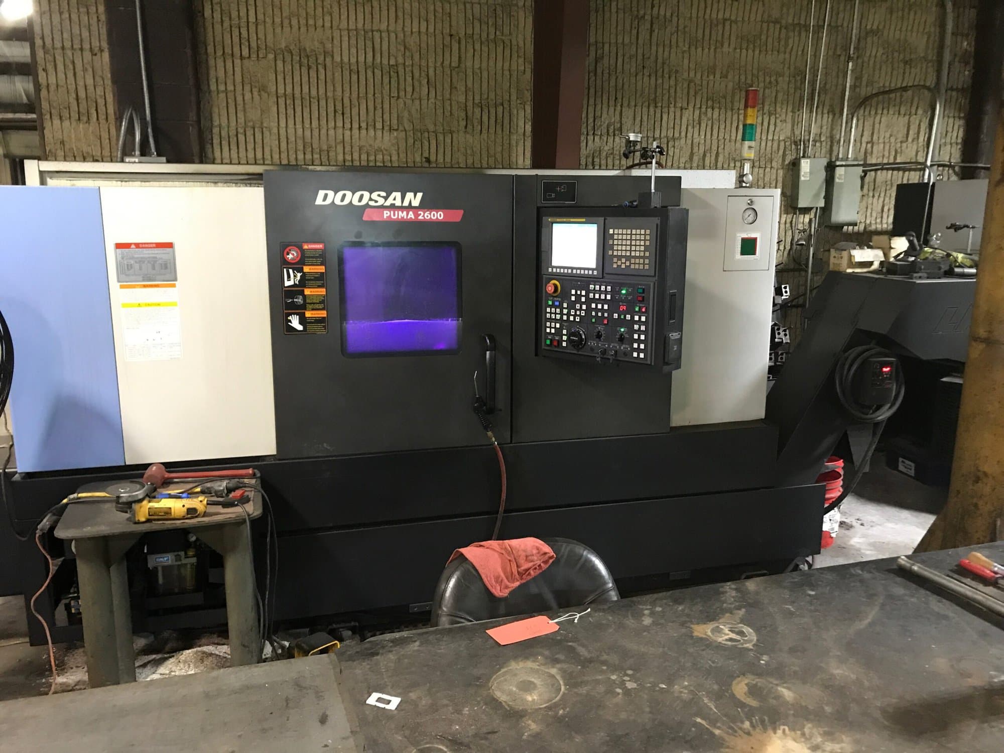 Doosan Puma 2600 CNC Lathe, 2013 - Tailstock, Chip Conveyor