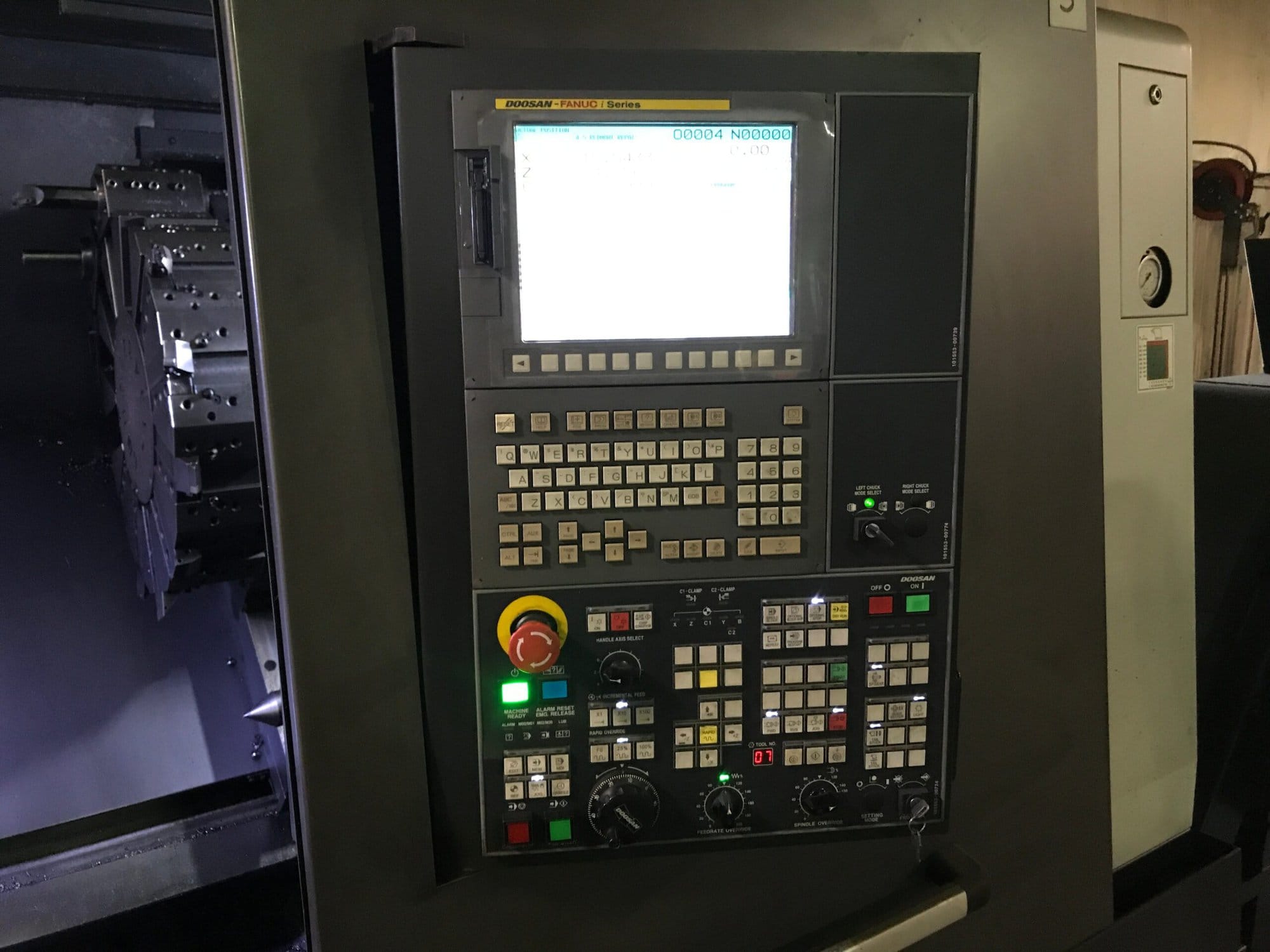 Doosan Puma 4100B CNC Lathe, 2015 - Tailstock, Chip Conveyor, Tool Setter - Image 5