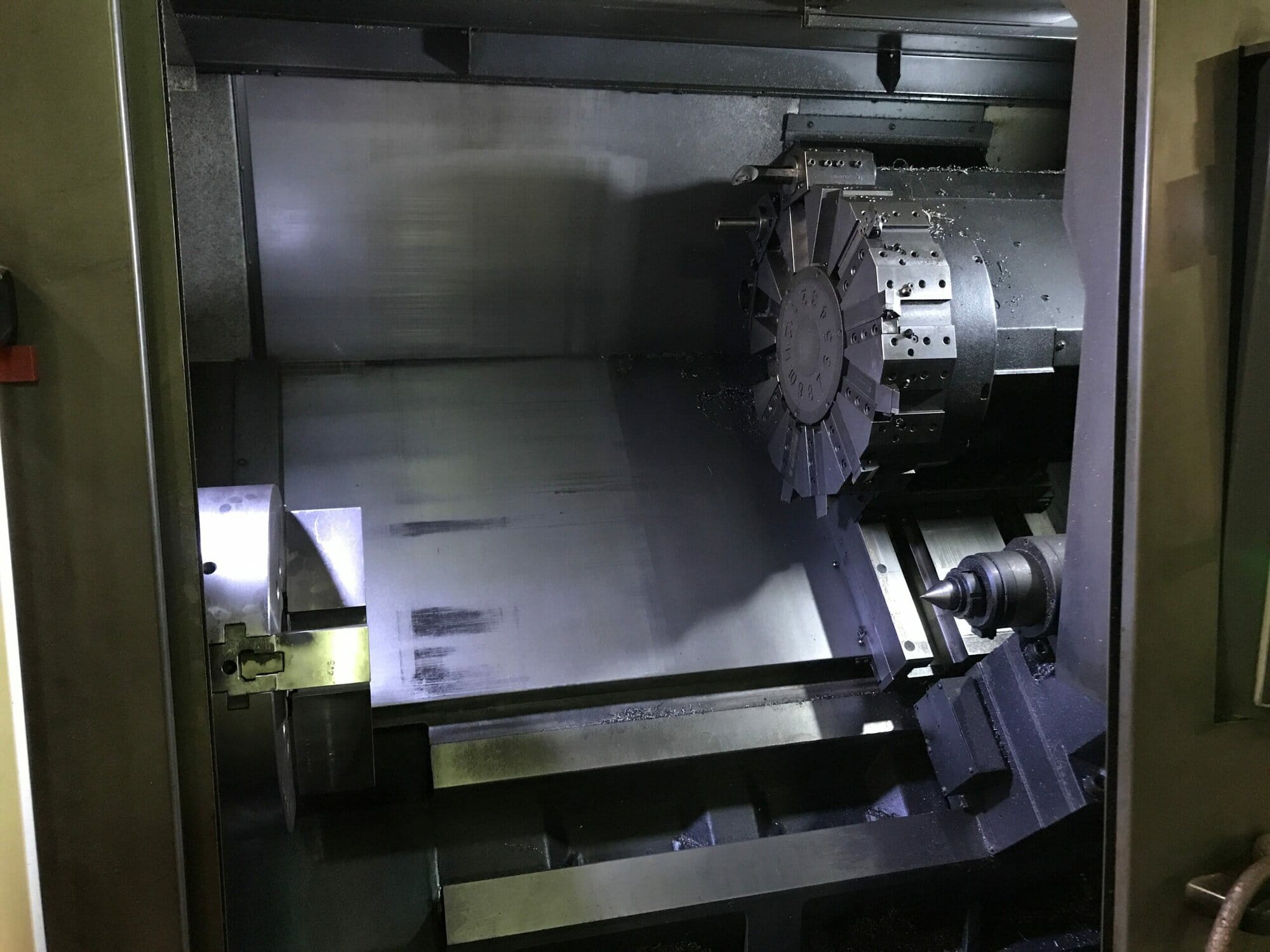 Doosan Puma 4100B CNC Lathe, 2015 - Tailstock, Chip Conveyor, Tool Setter - Image 7
