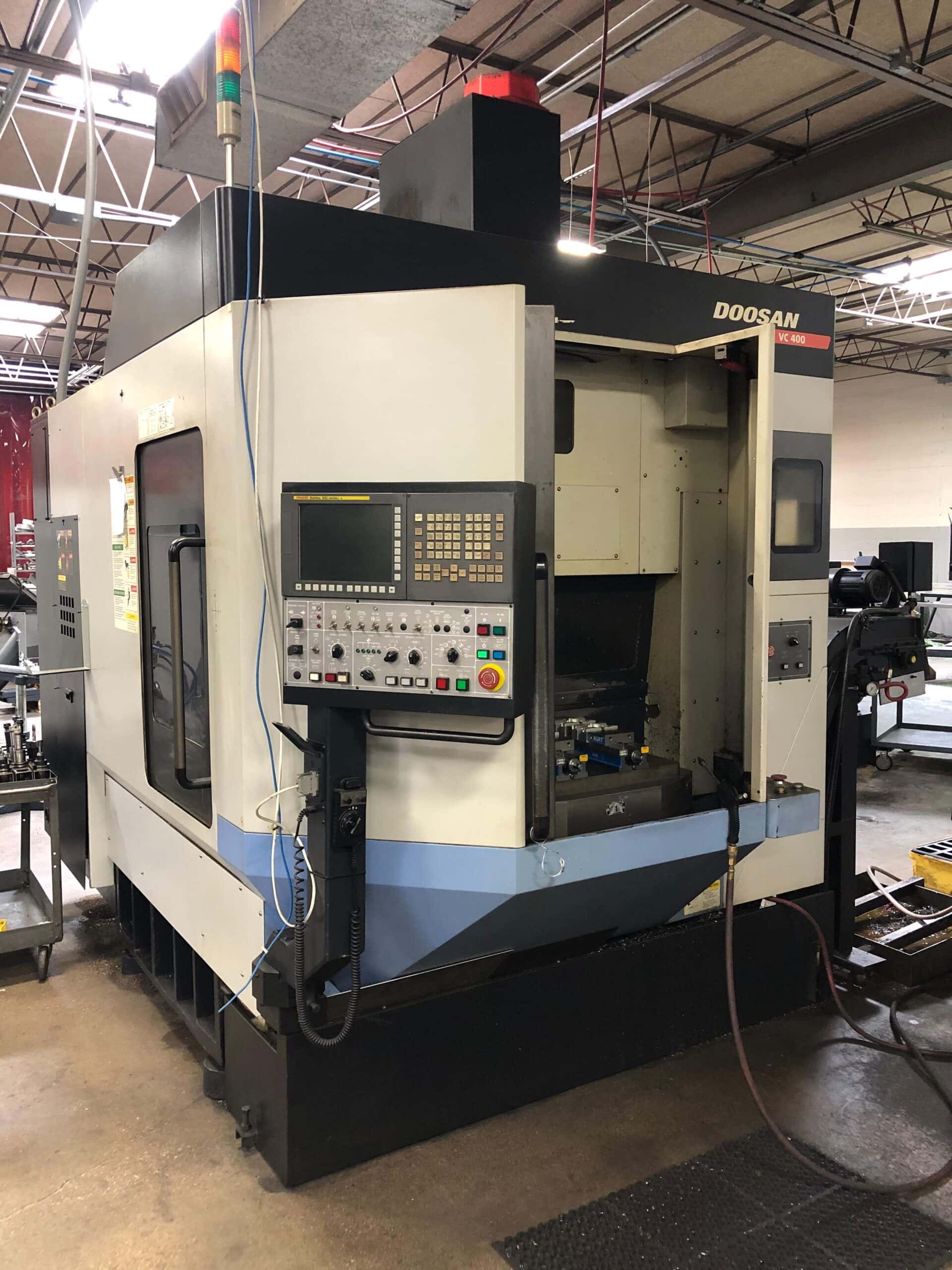 Doosan VC 400 Dual Pallet VMC, 2010 - Through Spindle Coolant - Image 2