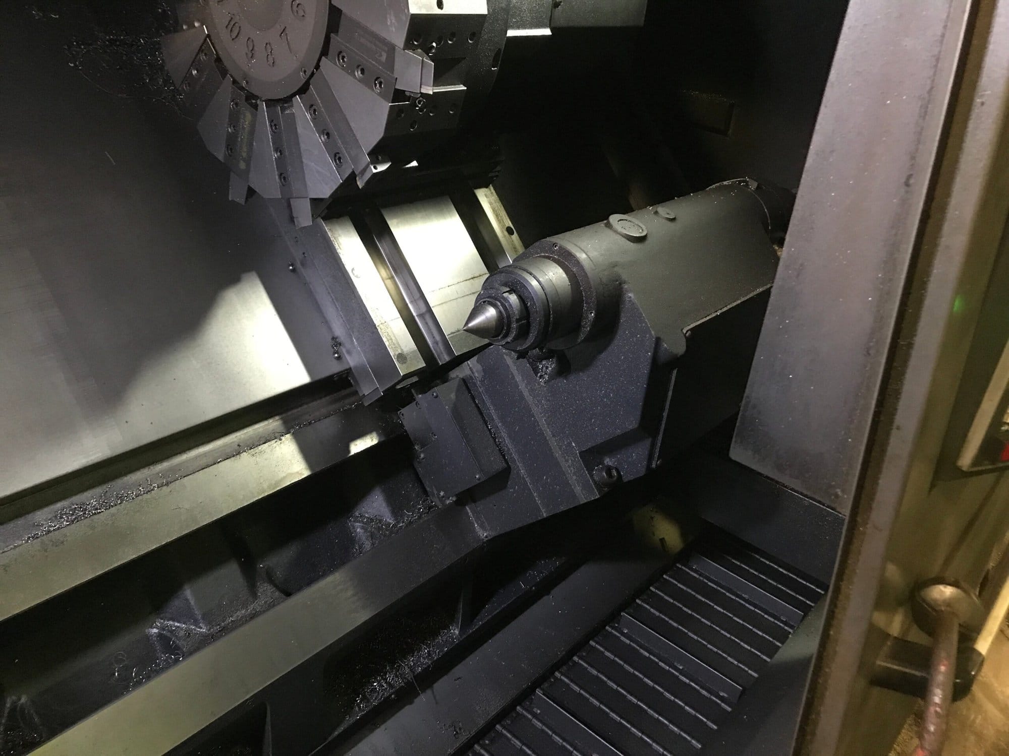 Doosan Puma 4100B CNC Lathe, 2015 - Tailstock, Chip Conveyor, Tool Setter - Image 9