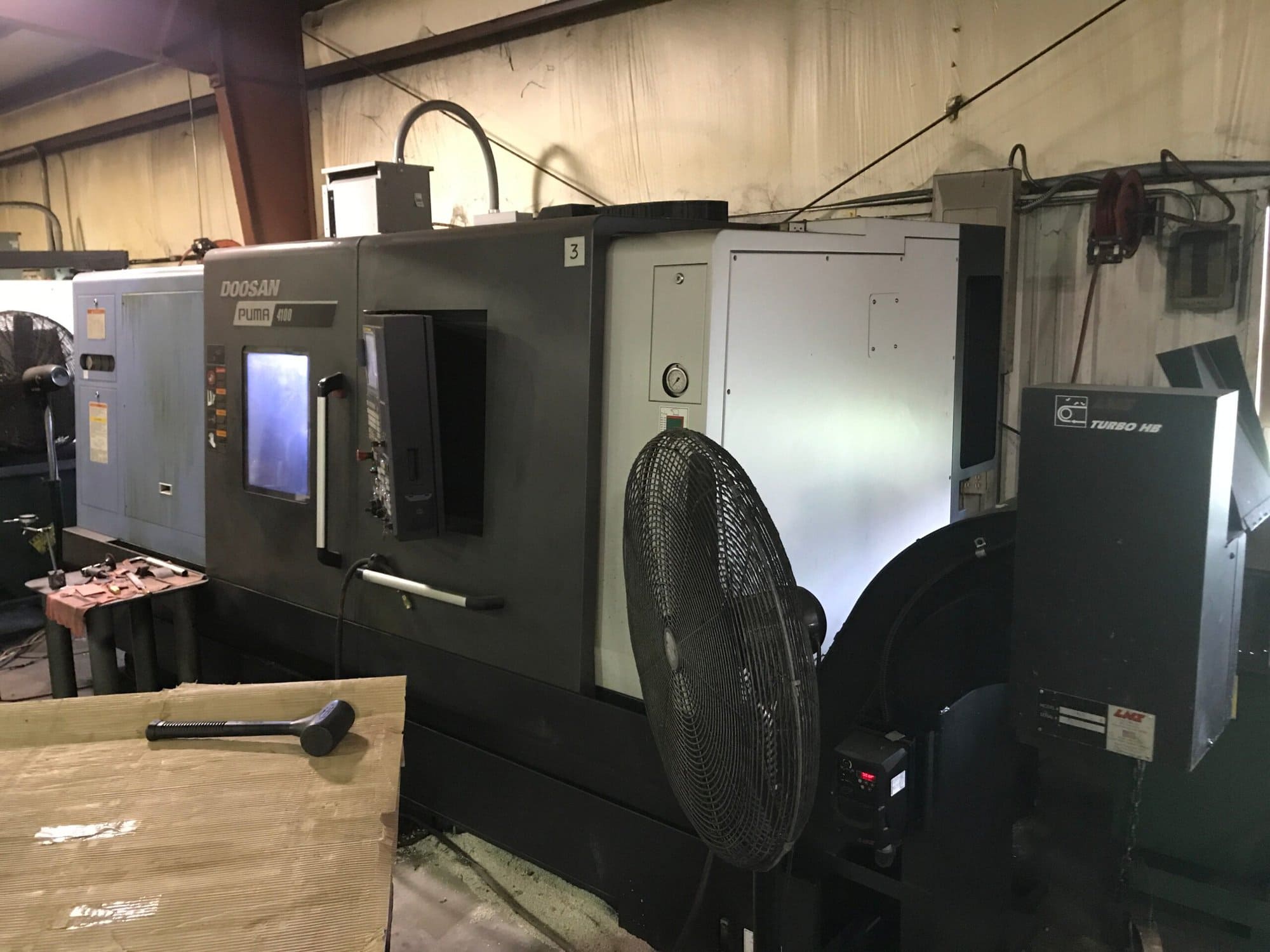 Doosan Puma 4100B CNC Lathe, 2015 - Tailstock, Chip Conveyor, Tool Setter - Image 4