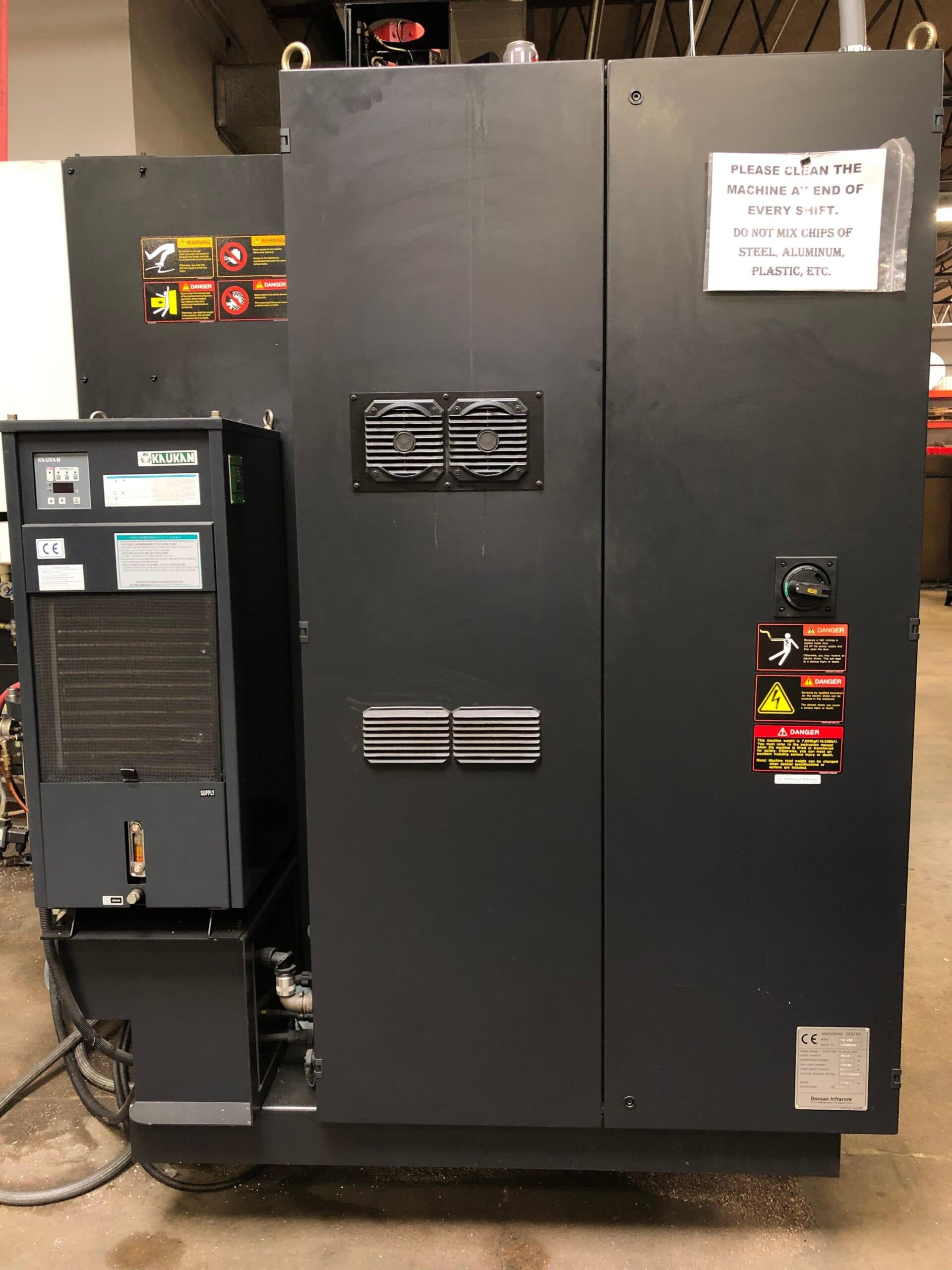 Doosan VC 400 Dual Pallet VMC, 2010 - Through Spindle Coolant - Image 7