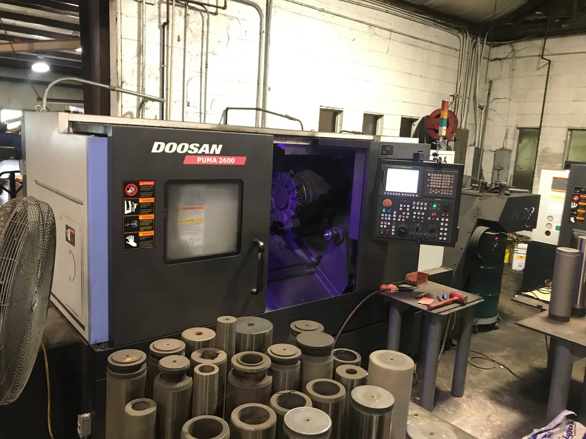 Doosan Puma 2600 CNC Lathe, 2013 - Chip Conveyor, Tool Setter - Image 3