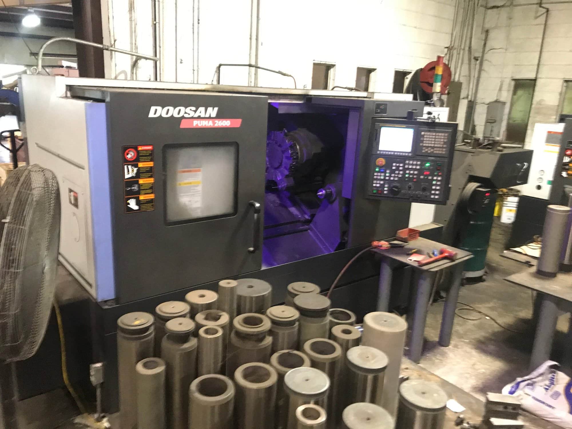 Doosan Puma 2600 CNC Lathe, 2013 - Chip Conveyor, Tool Setter - Image 2