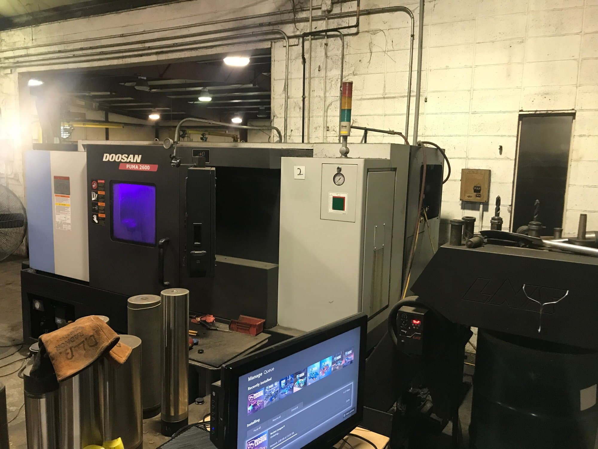 Doosan Puma 2600 CNC Lathe, 2013 - Chip Conveyor, Tool Setter - Image 4