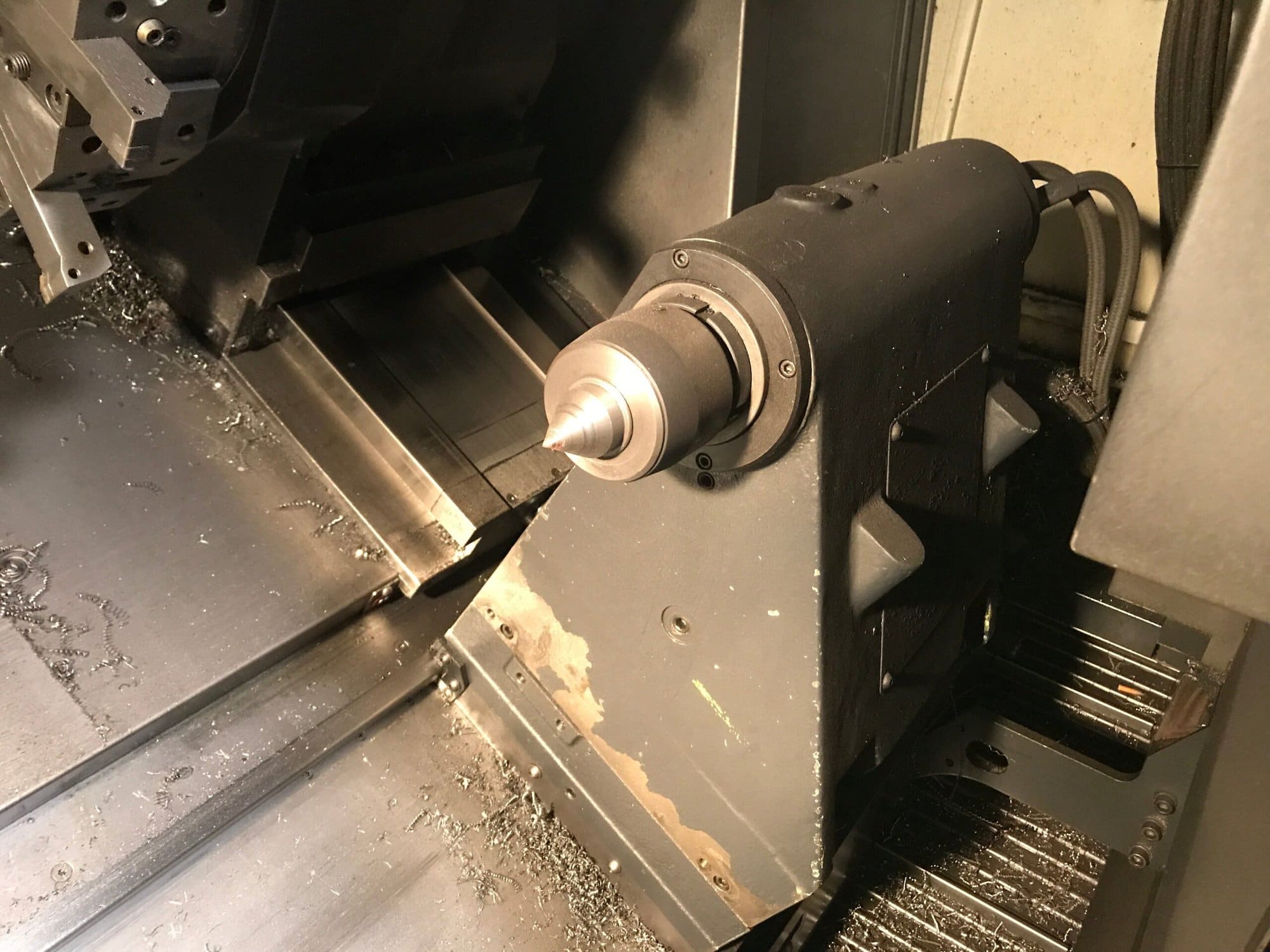 Doosan Puma 2600 CNC Lathe, 2011 - Tailstock, Chip Conveyor - Image 9
