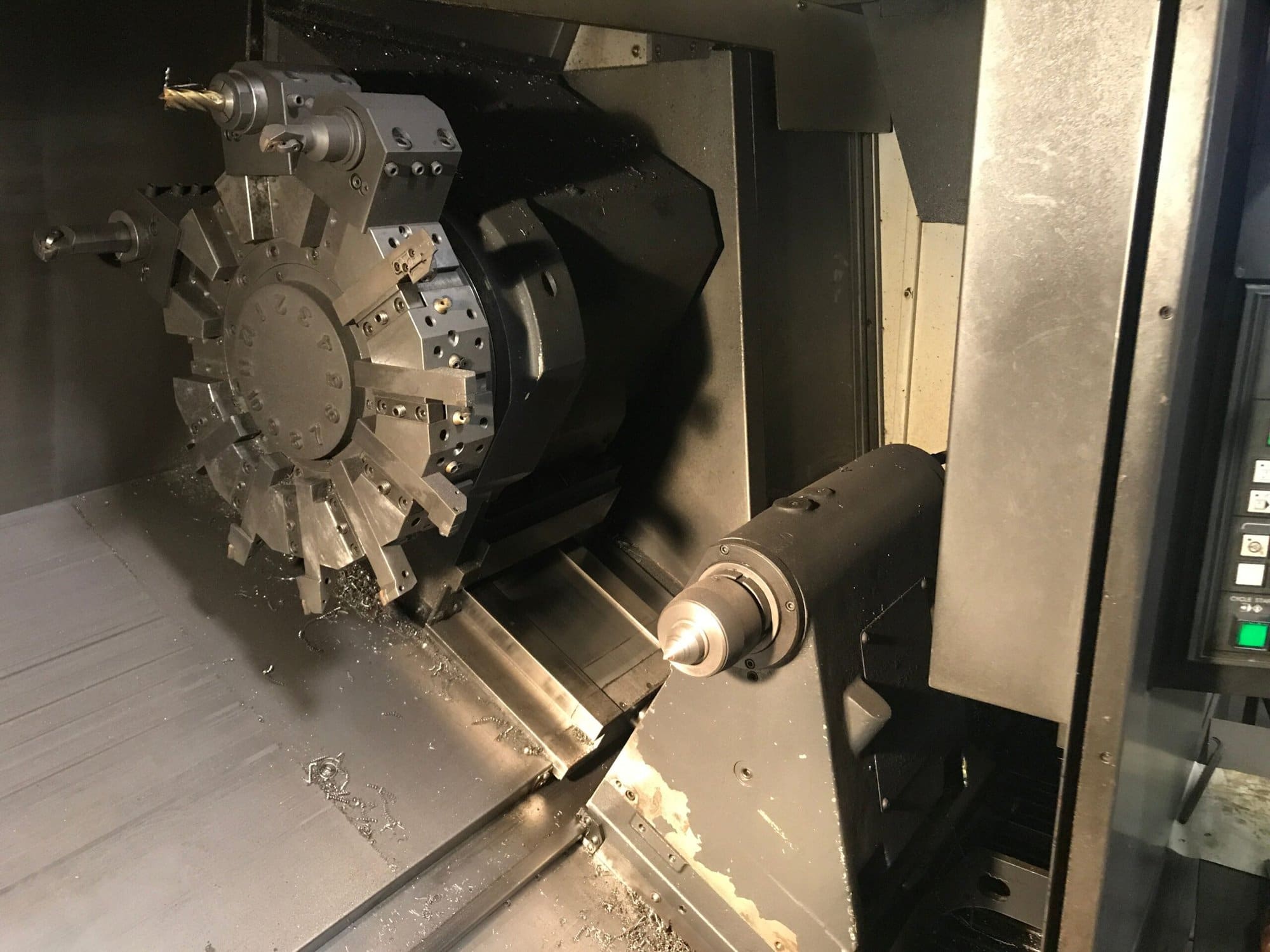 Doosan Puma 2600 CNC Lathe, 2011 - Tailstock, Chip Conveyor - Image 11