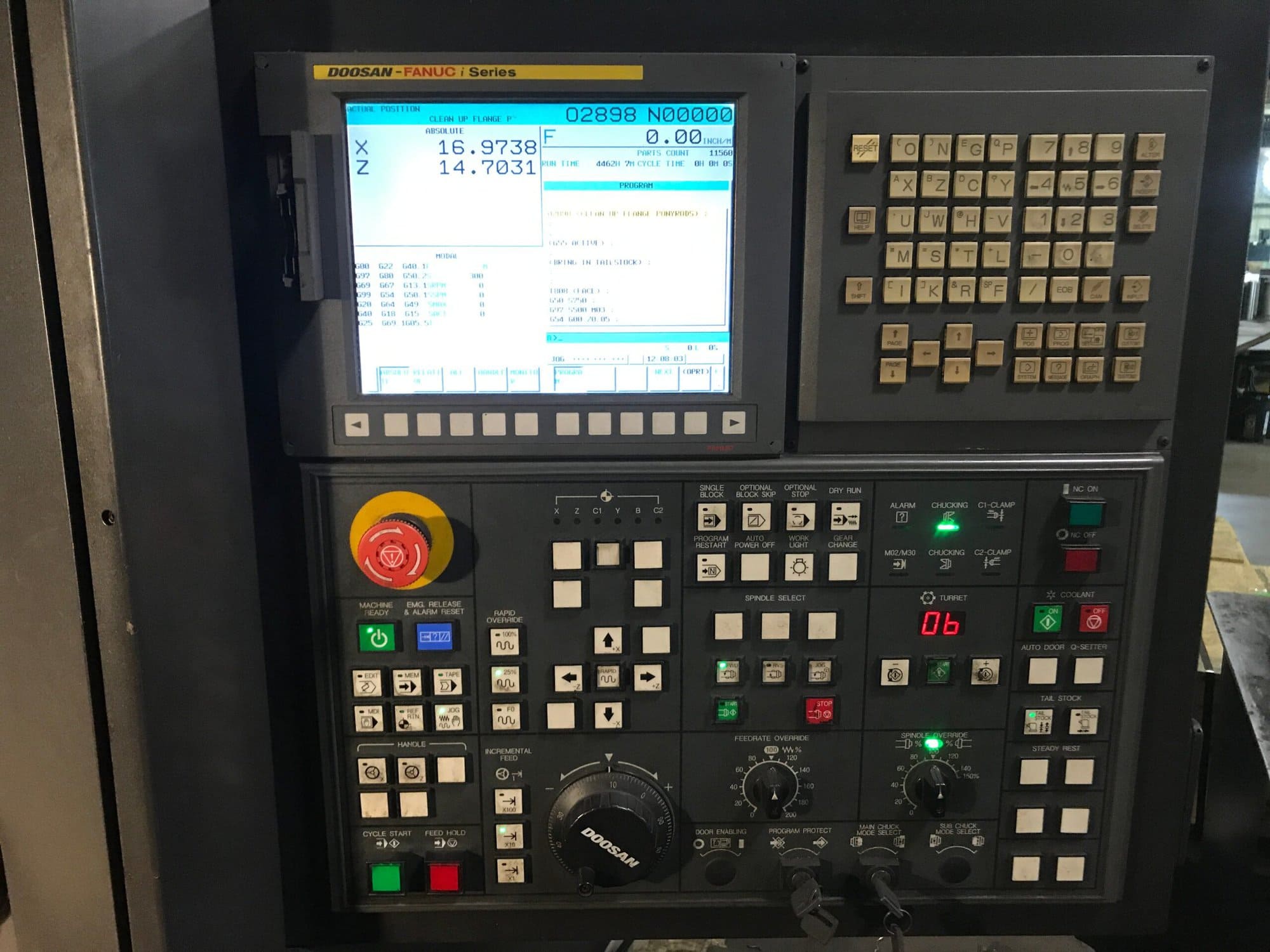 Doosan Puma 2600 CNC Lathe, 2011 - Tailstock, Chip Conveyor - Image 7