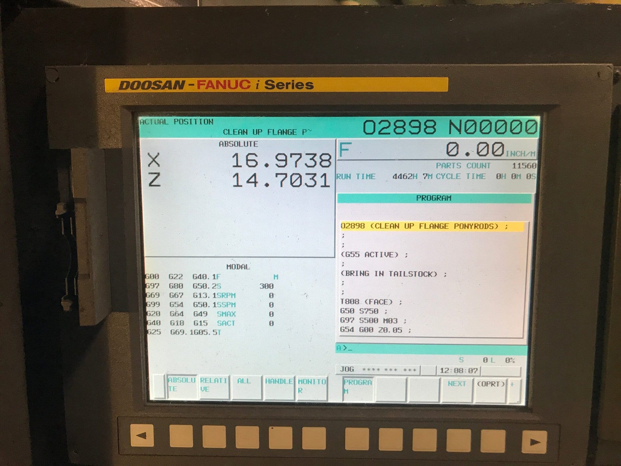 Doosan Puma 2600 CNC Lathe, 2011 - Tailstock, Chip Conveyor - Image 8