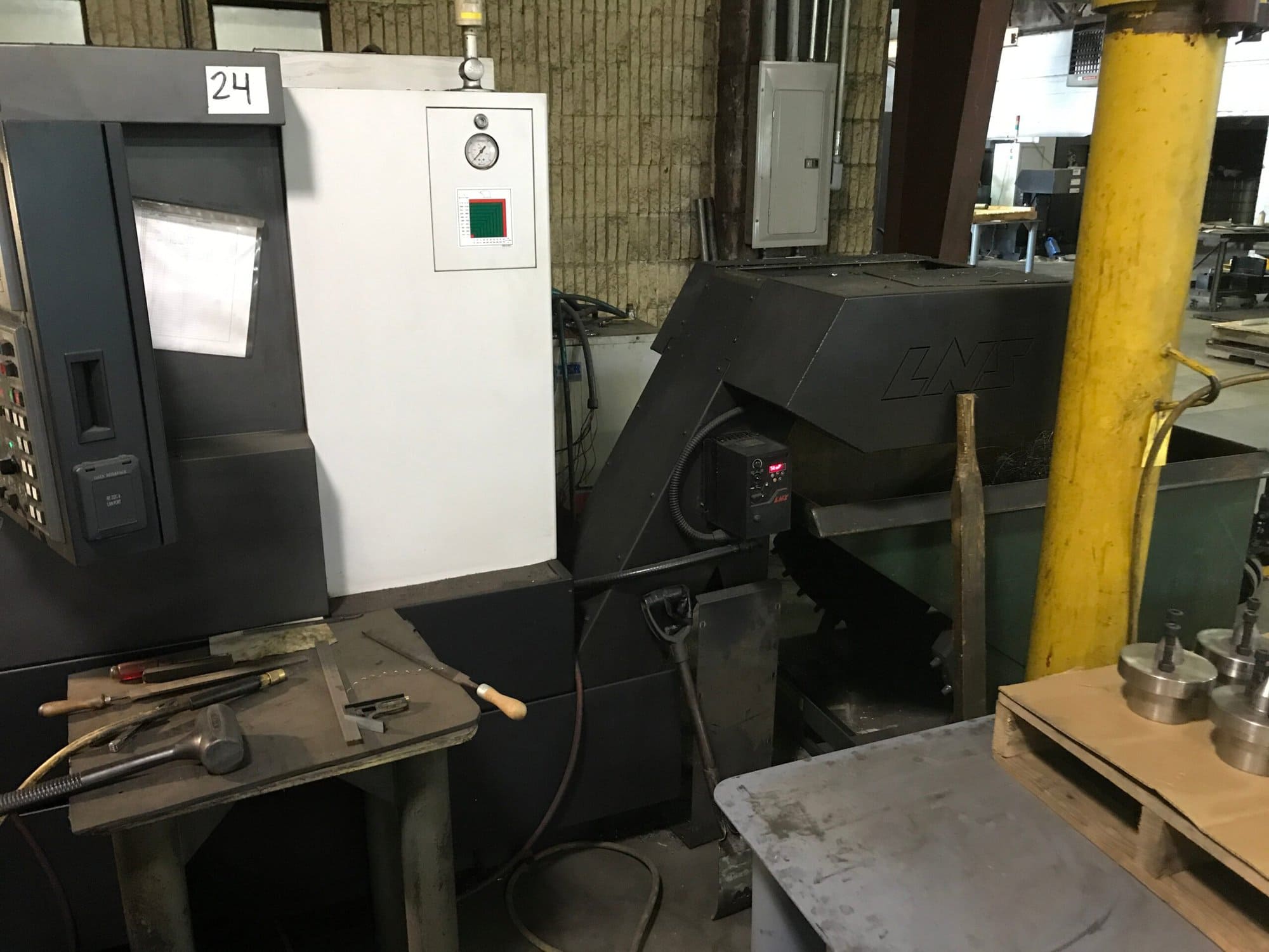Doosan Puma 2600 CNC Lathe, 2011 - Tailstock, Chip Conveyor - Image 16