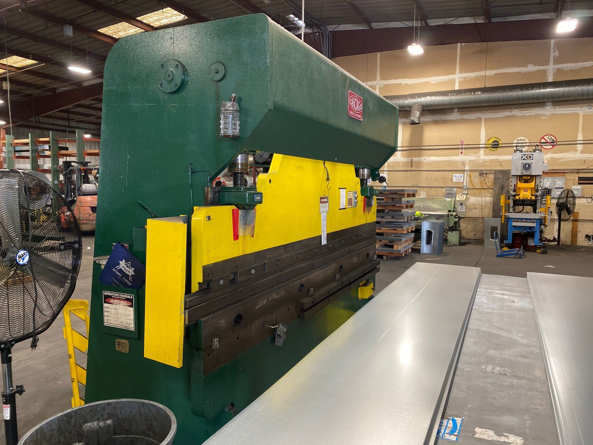 90 Ton X 10' Chicago 810L Press Brake, 1968 - Great Condition, Under Power - Image 2