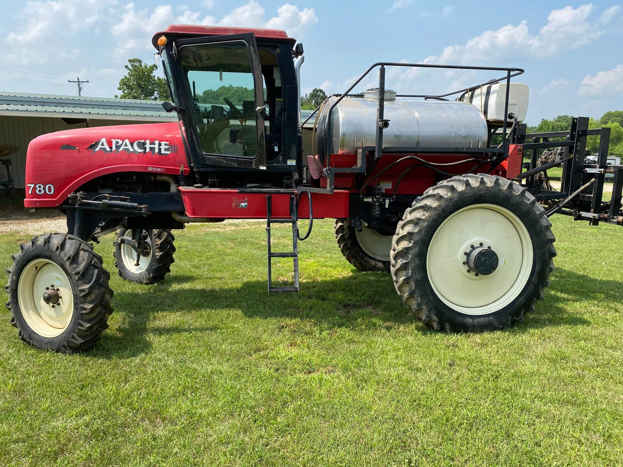 Apache 780 Sprayer, 2002 -1877 hrs.