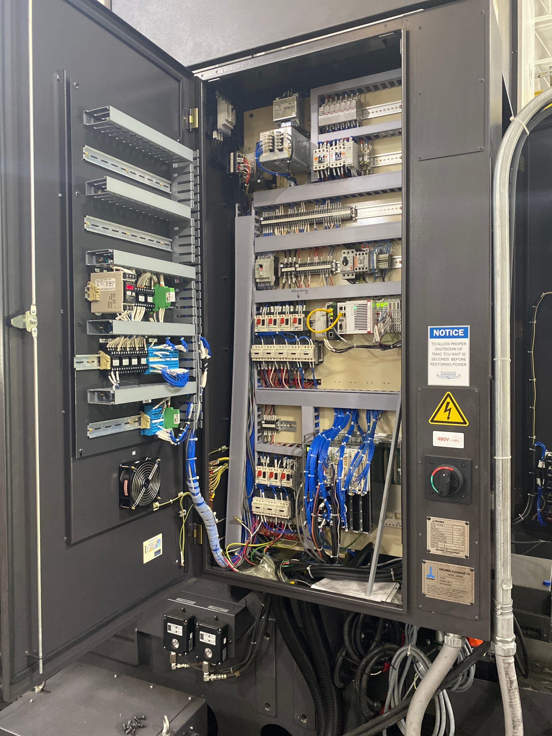 Okuma V100R VTL, 2014 - Chip Conveyor, Mist Collector - Image 10