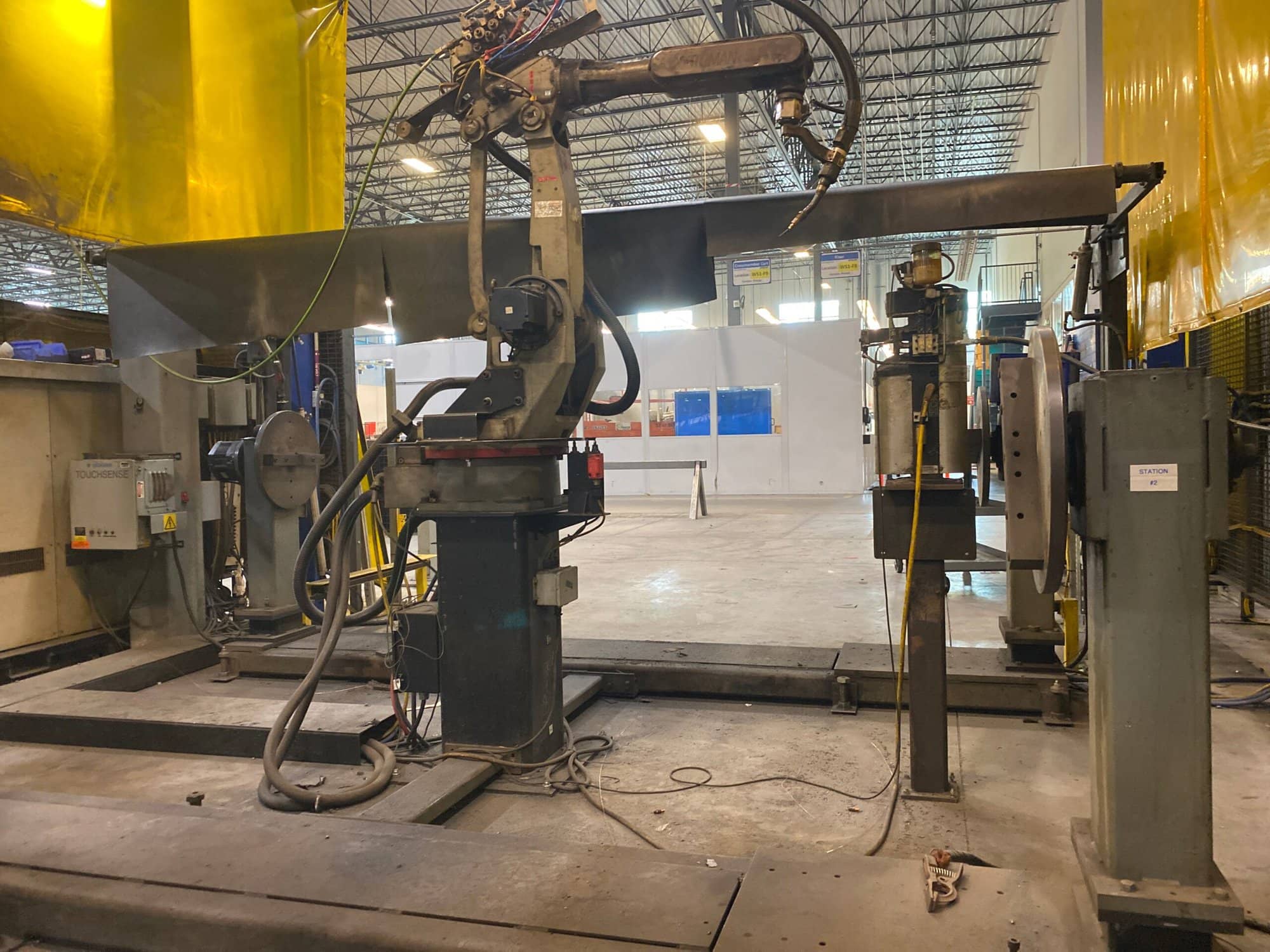 Yaskawa Motoman MRC TYPE ERCR-SK16-MA00 Welding Robot, 1998 - Dual Tables, Sensarc UC350 Welder (2) - Image 3