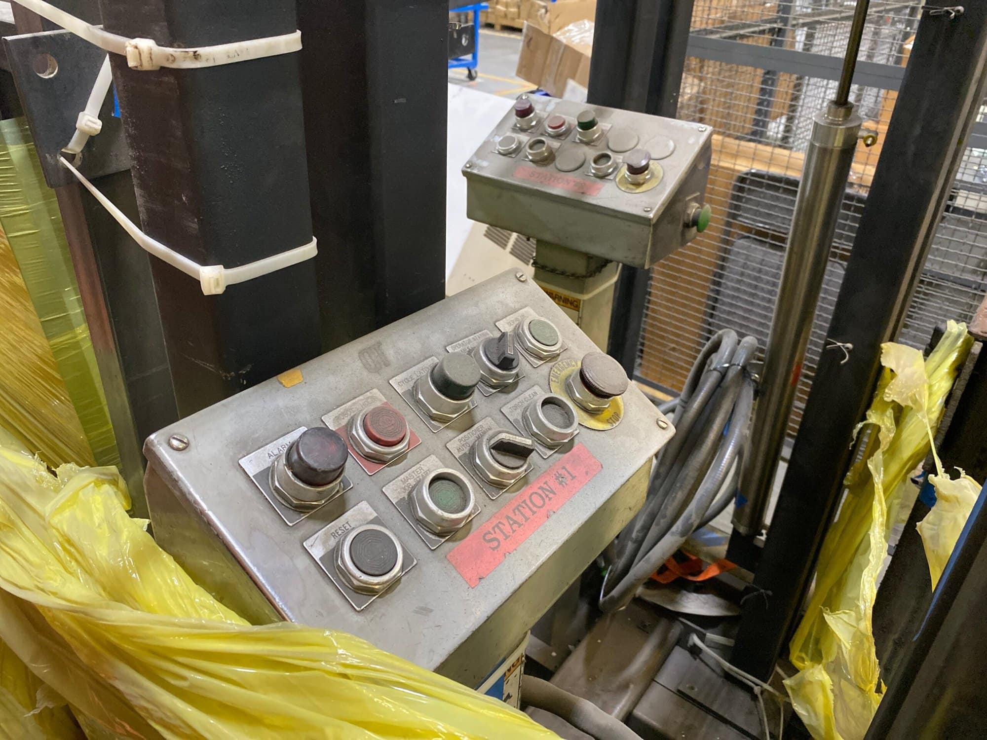 Yaskawa Motoman XRC ERCR-UP20-2B00 Robotic Welding Cell, 2000 - Image 7