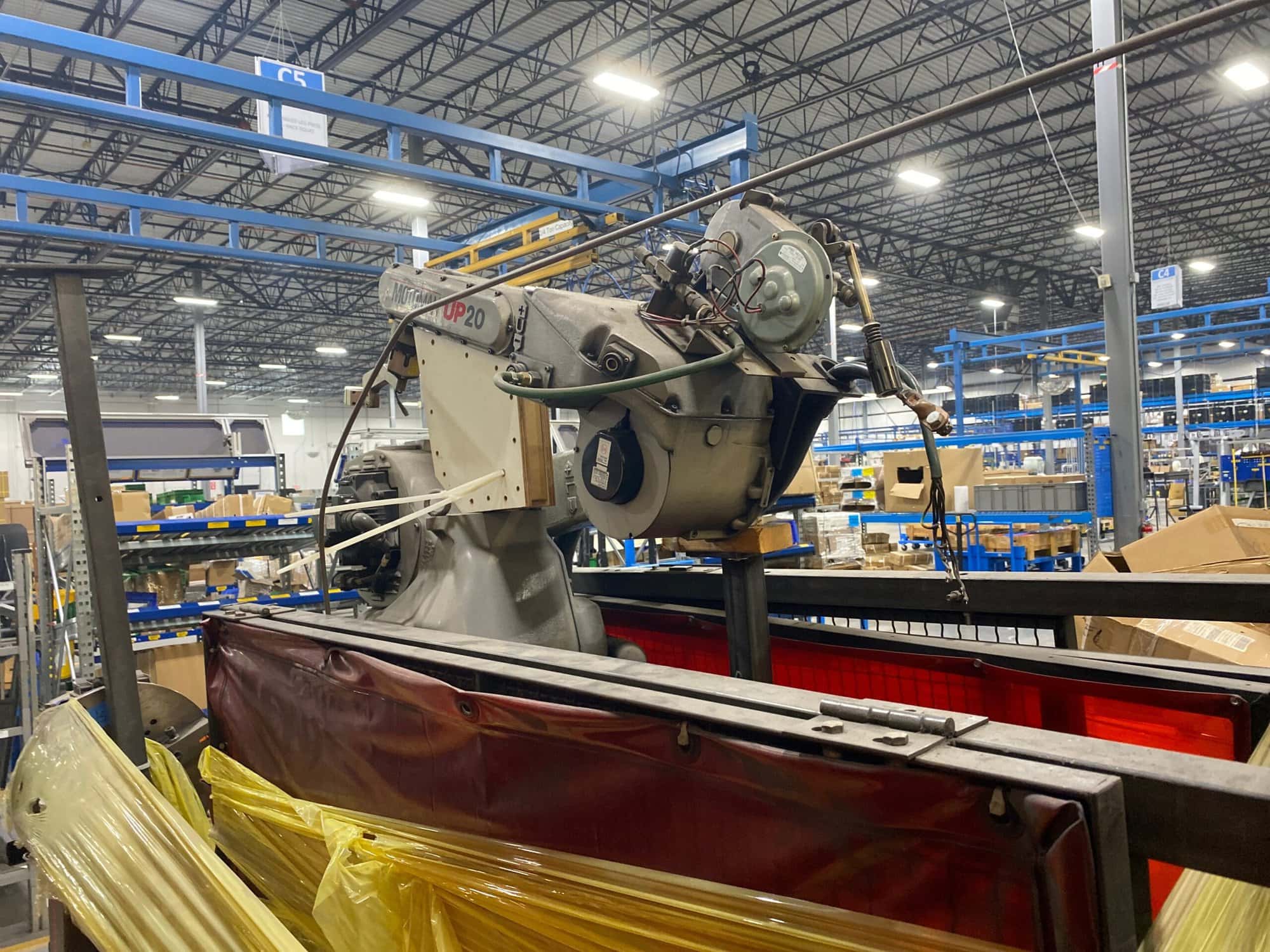 Yaskawa Motoman XRC ERCR-UP20-2B00 Robotic Welding Cell, 2000 - Image 8