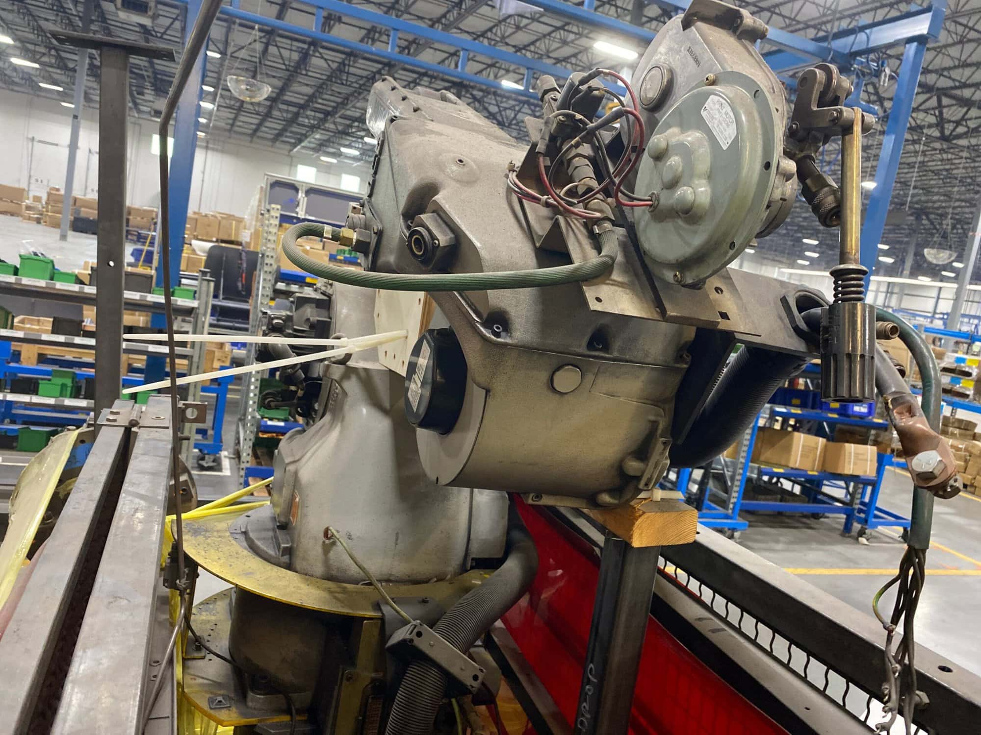 Yaskawa Motoman XRC ERCR-UP20-2B00 Robotic Welding Cell, 2000 - Image 9