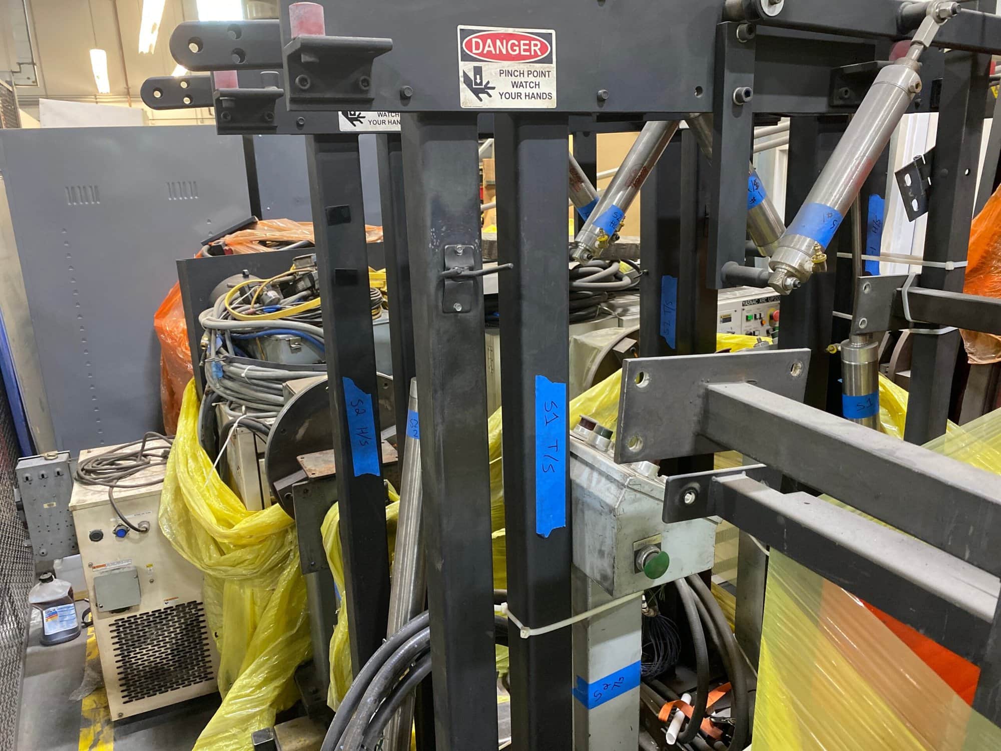 Yaskawa Motoman XRC ERCR-UP20-2B00 Robotic Welding Cell, 2000 - Image 12