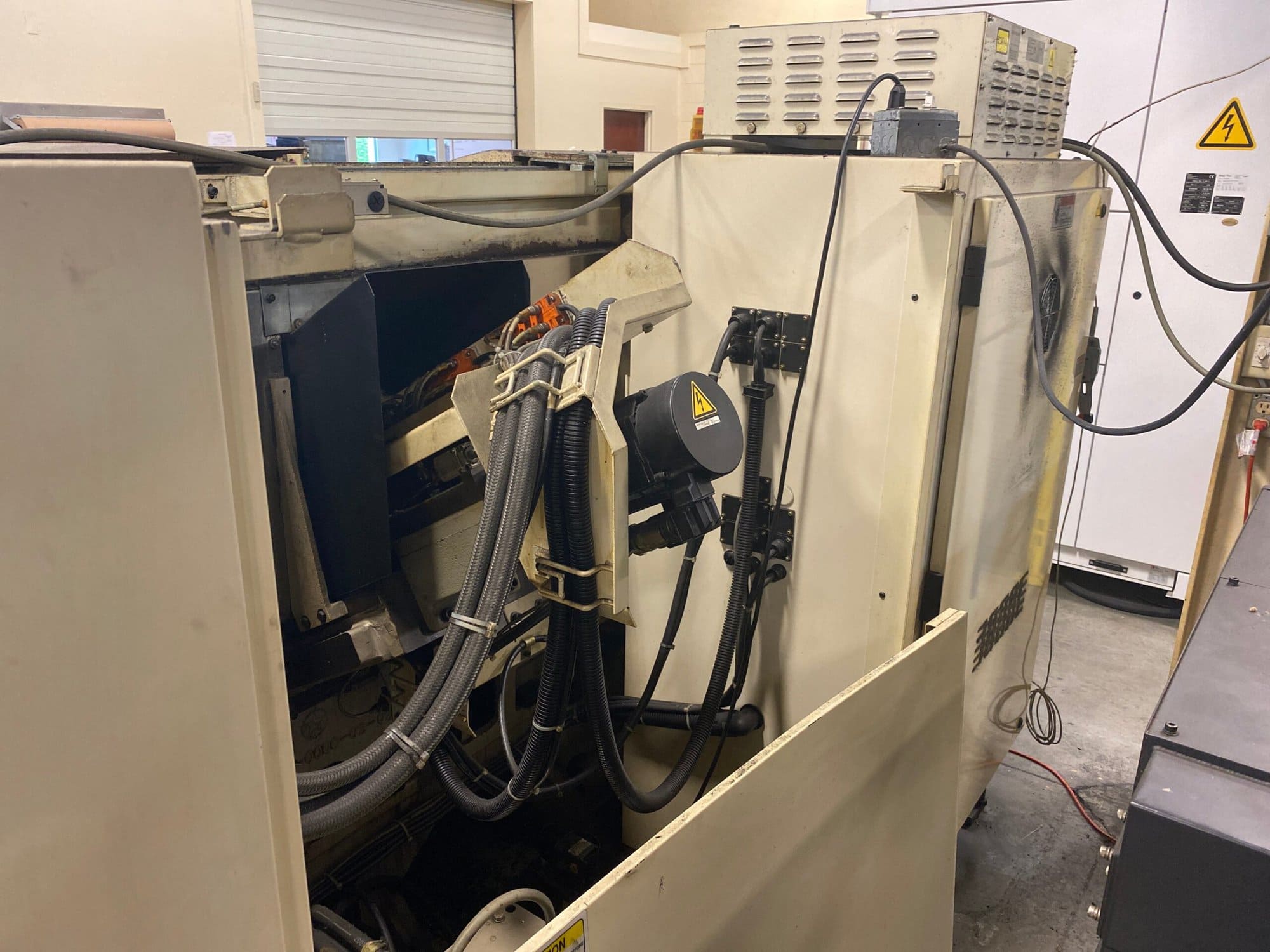 Okuma Crown 762E CNC Lathe, 1997 - w/OSP700L Control, 8" Chuck, Tool Holders - Image 8