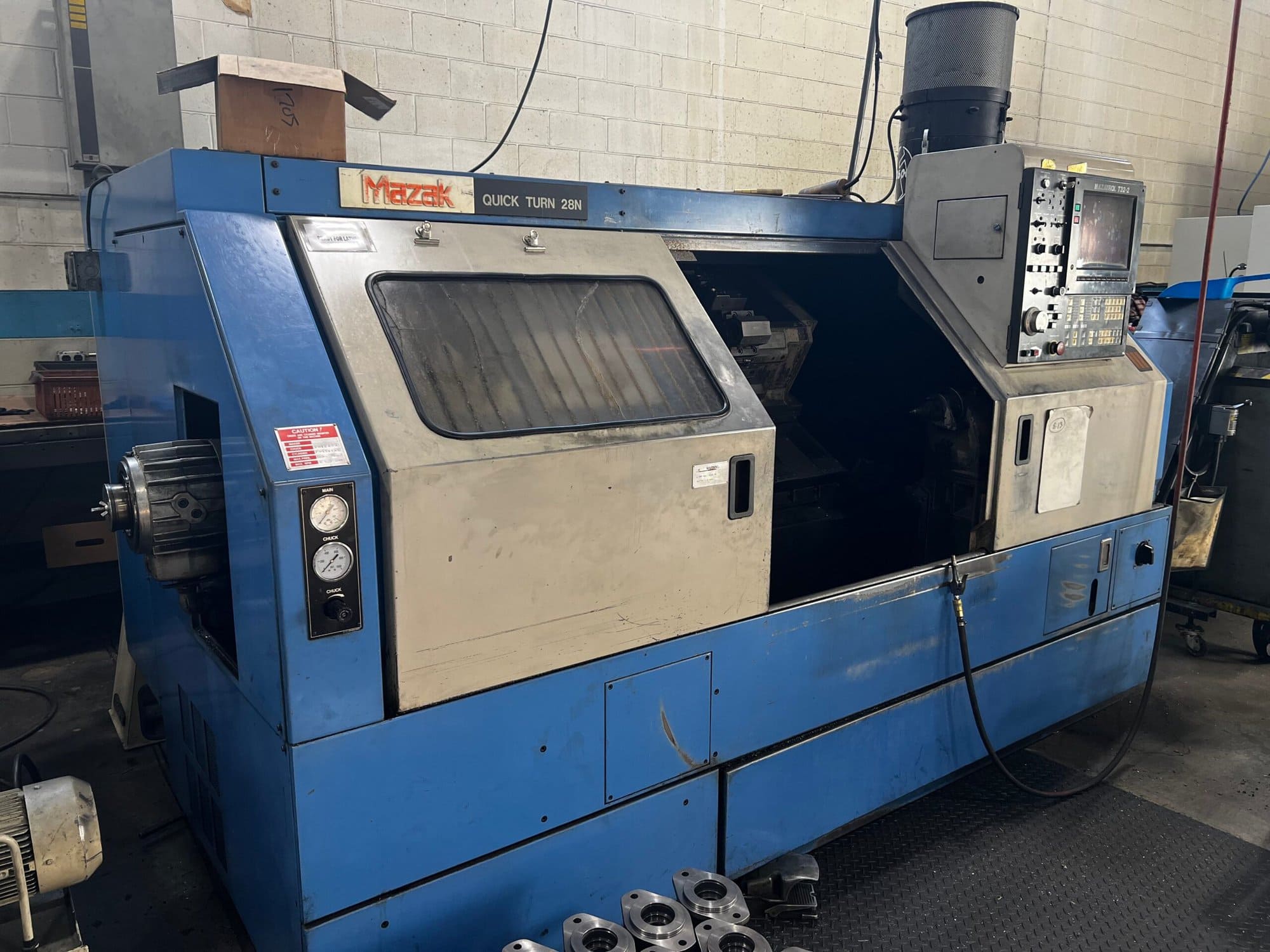 Mazak QT28 CNC Lathe, 1989 - Tailstock, Chip Conveyor - Image 2