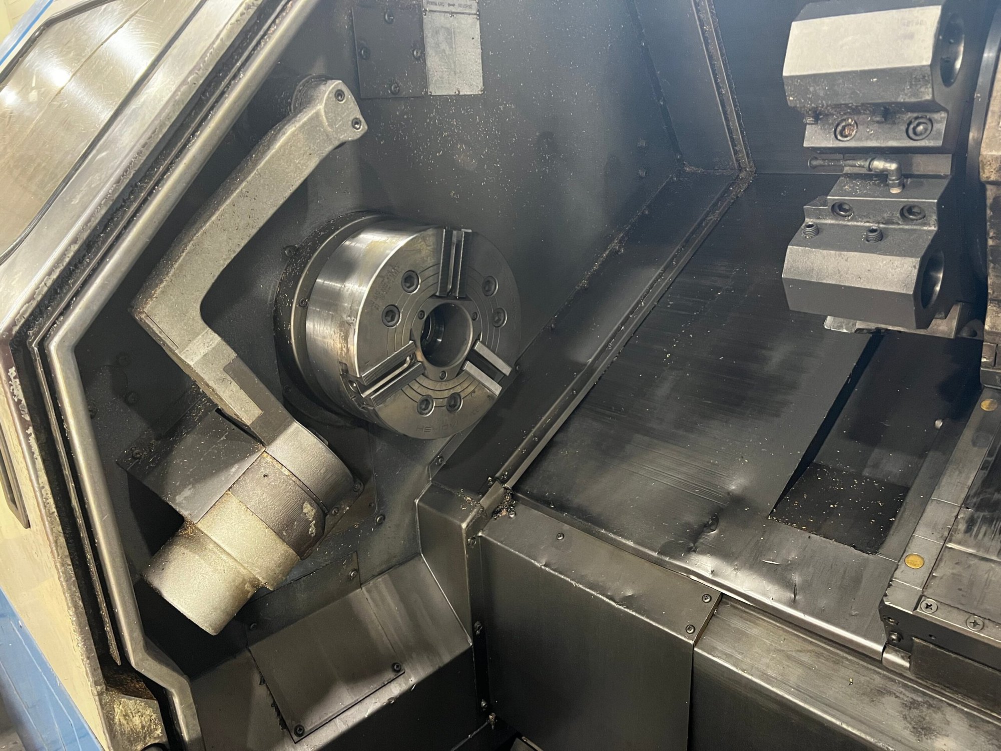 Mazak QT28 CNC Lathe, 1989 - Tailstock, Chip Conveyor - Image 6