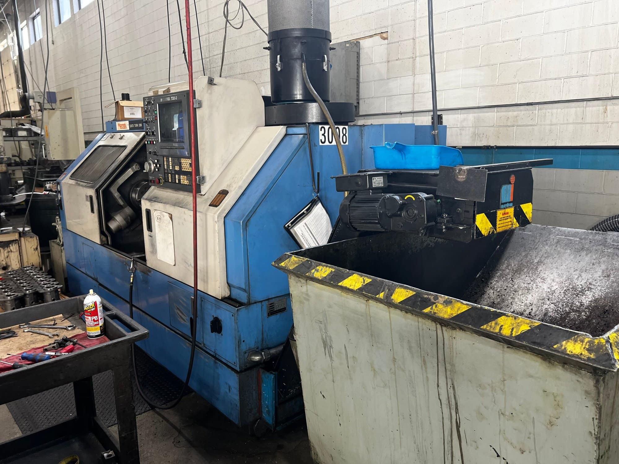 Mazak QT28 CNC Lathe, 1989 - Tailstock, Chip Conveyor - Image 4