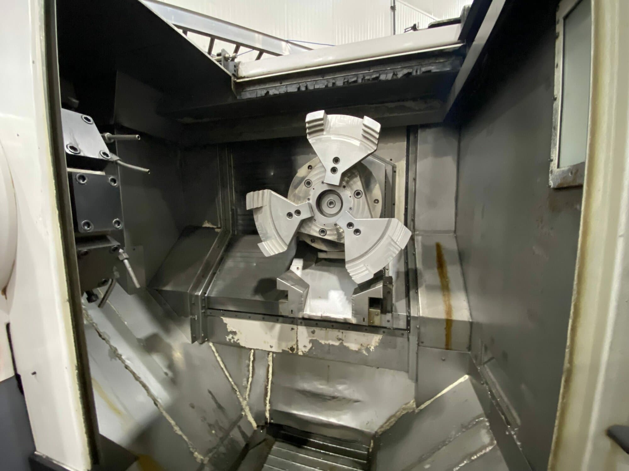 Okuma LAW-FII(L) CNC Wheel Lathe, 2011 - Video, Under Power - Image 4